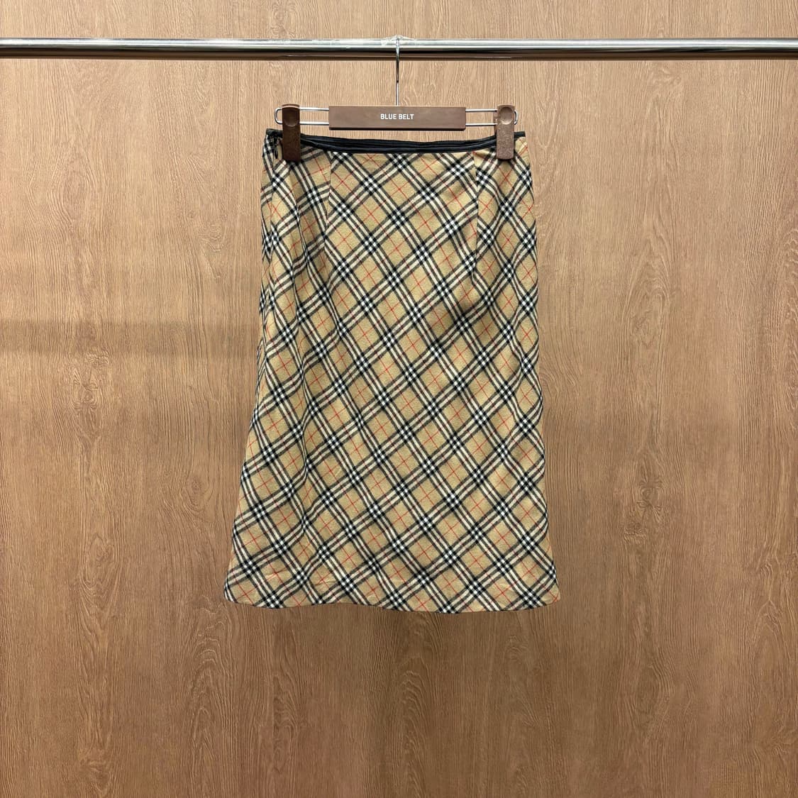 버버리 블루 라벨 A라인 울 미디 스커트 노바 체크 패턴 디테일 브라운 상품이미지3