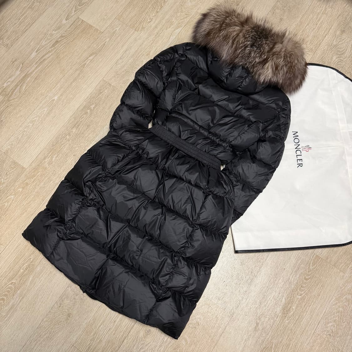 [블랙 00/새상품급] 몽클레어 보에딕 여성패딩 블랙 폭스퍼 풀구성 상품이미지4