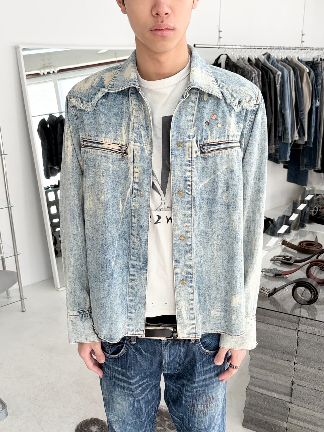 니콜클럽포맨 디스트레스드 웨스턴 데님셔츠 상품이미지1