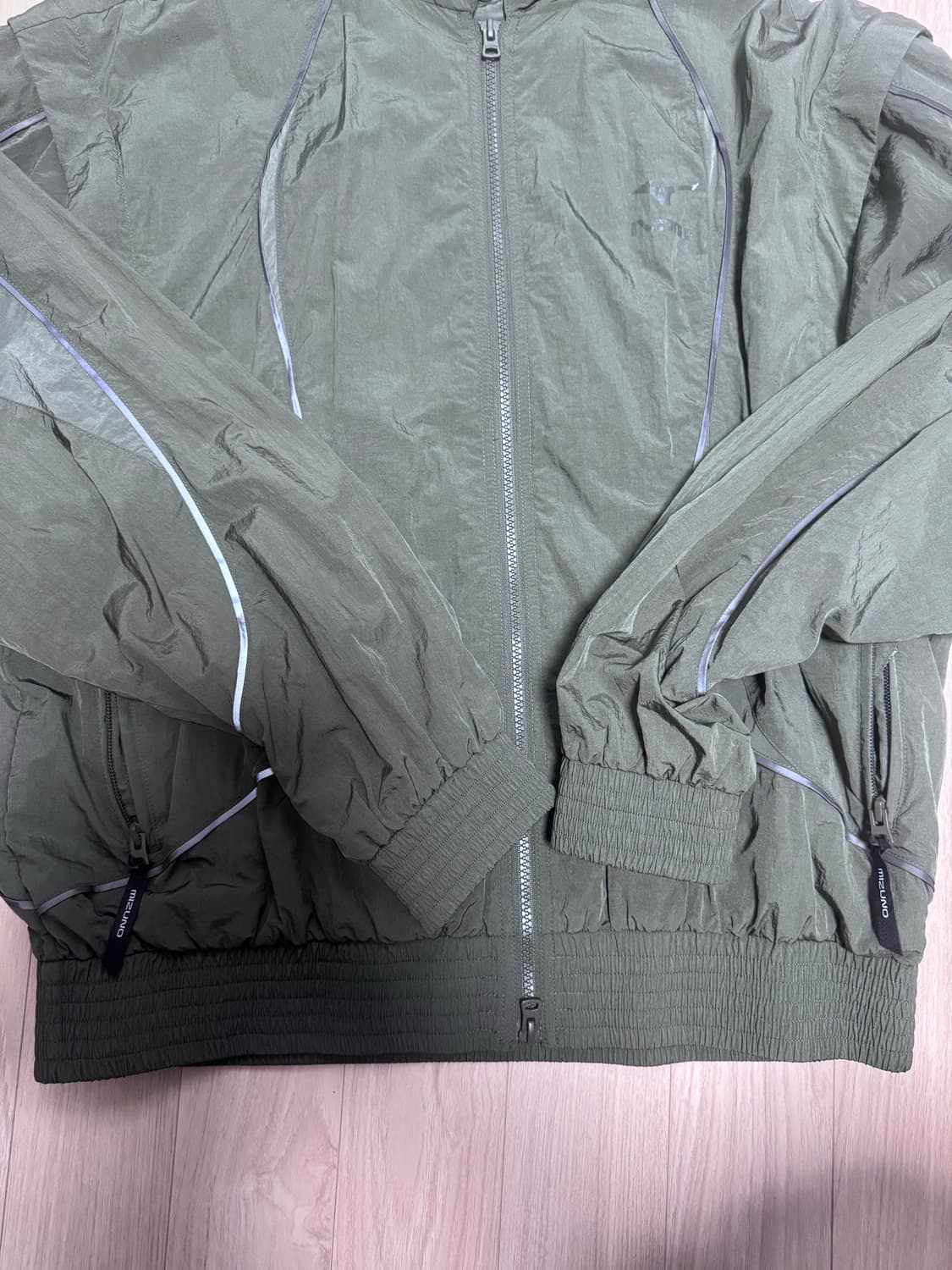 일꼬르소X미즈노 인시전 디태처블 윈드브레이커 카키 상품이미지6