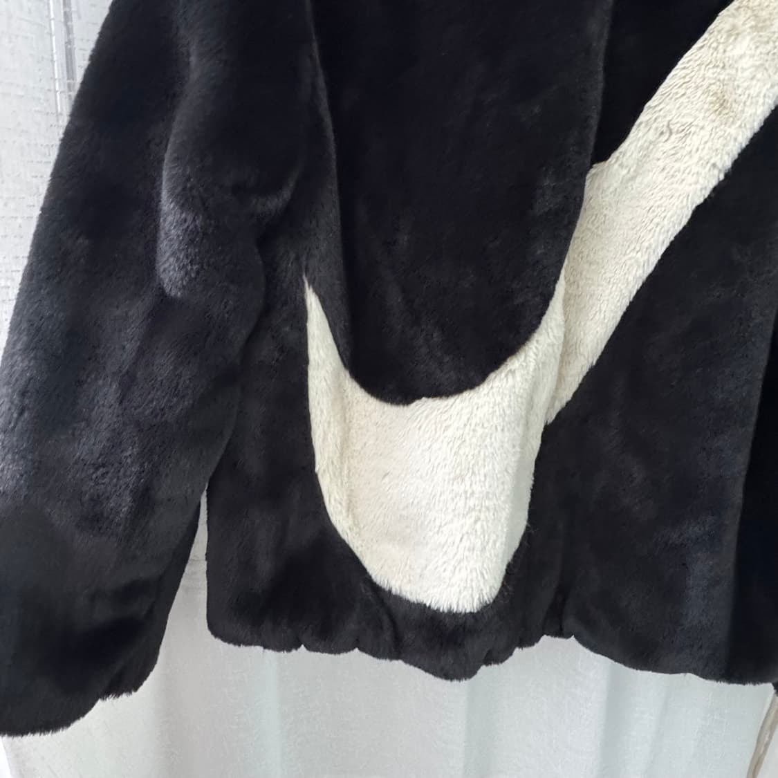 나이키 스우시 블랙/화이트 퍼 자켓 S 상품이미지2