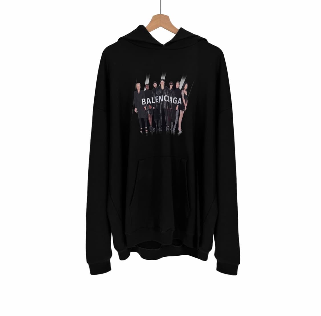 [M] 발렌시아가 남성 아트워크 리얼 로고 라지핏 후드 티셔츠 블랙 상품이미지1