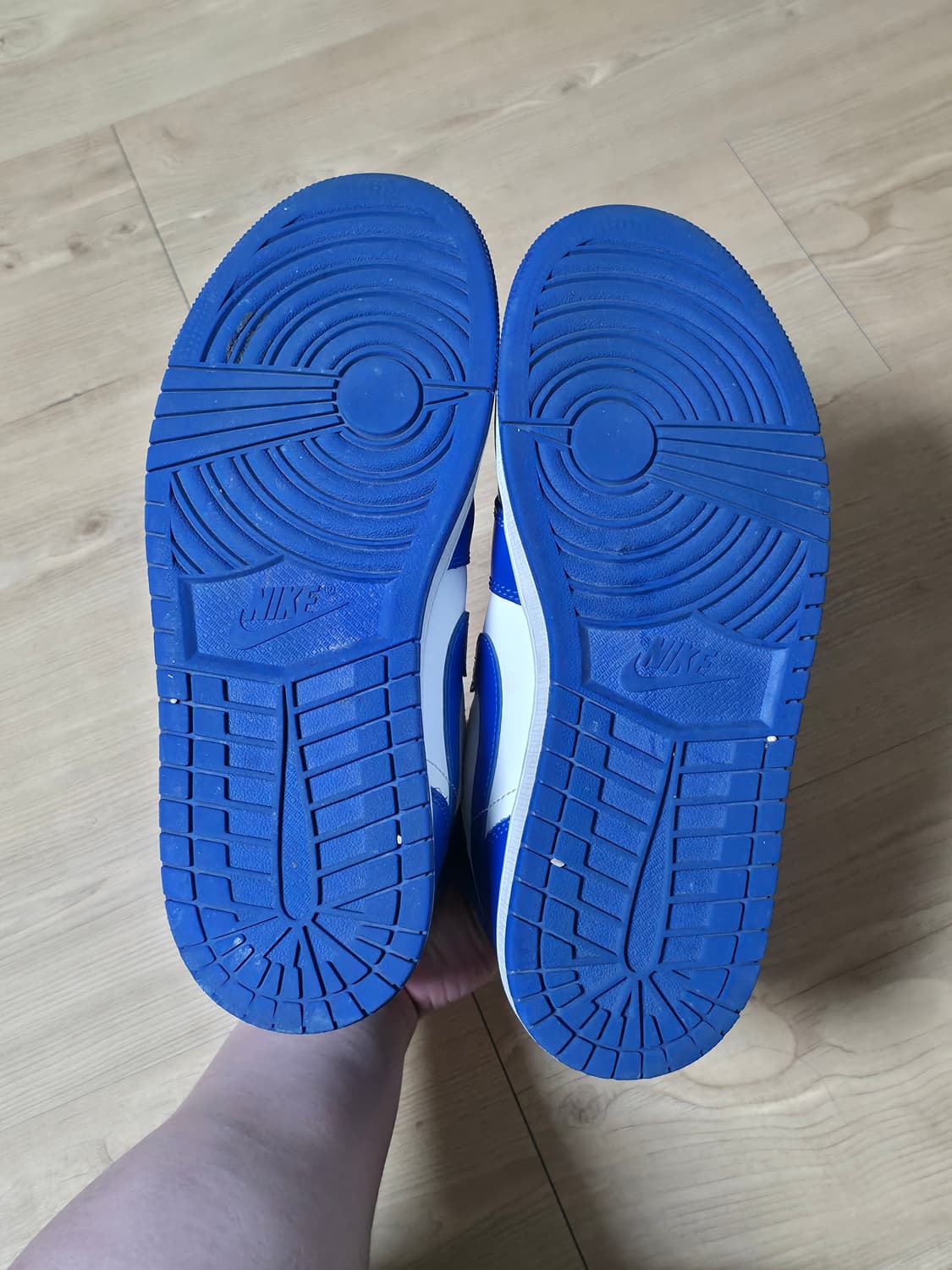 나이키 조던1 미드 화이트 하이퍼로얄 265 상품이미지4