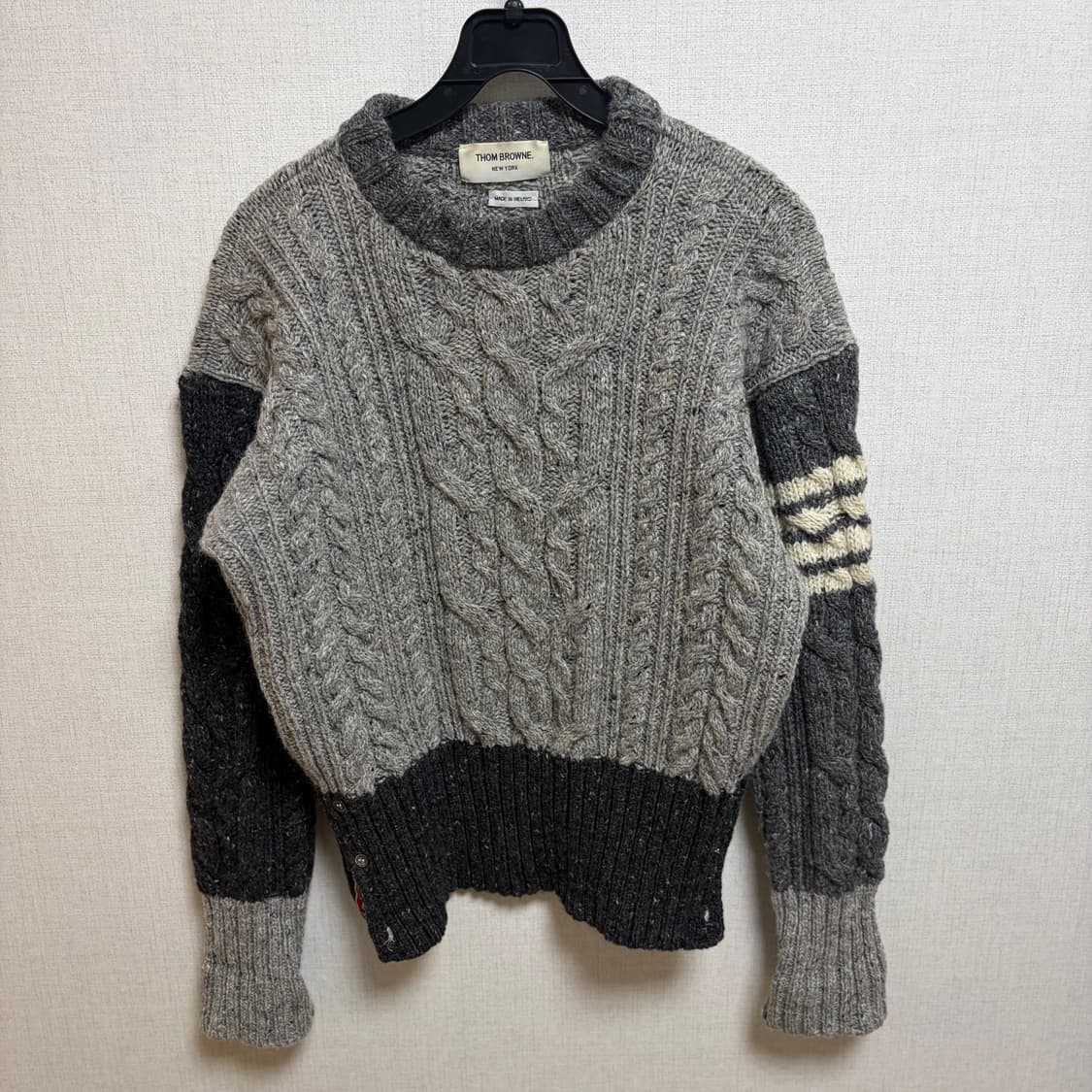 톰브라운 모헤어 사선완장 니트 상품이미지1