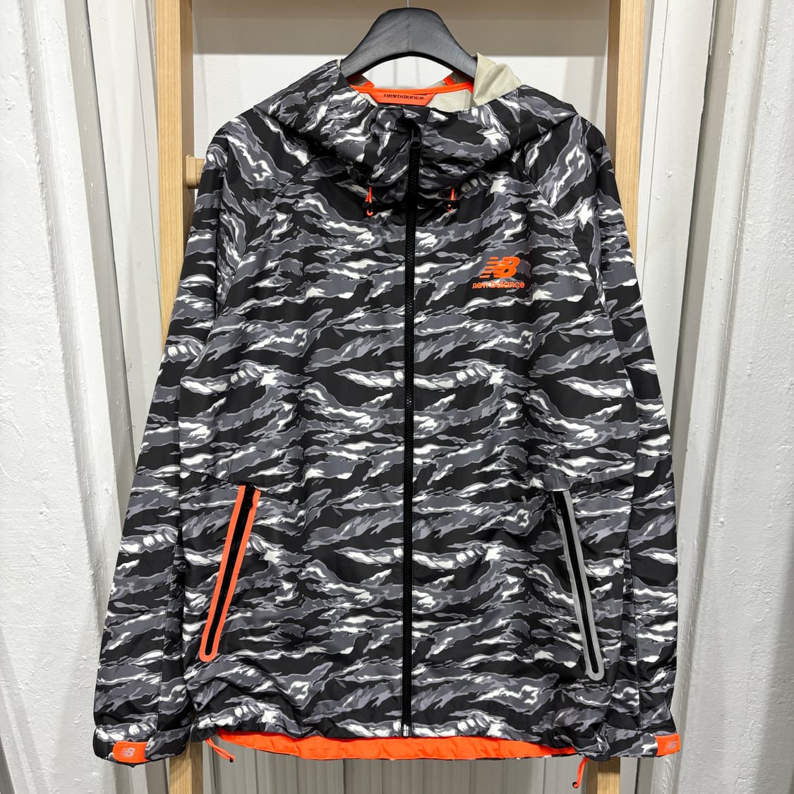 뉴발란스 카모 바람막이 자켓 상품이미지1