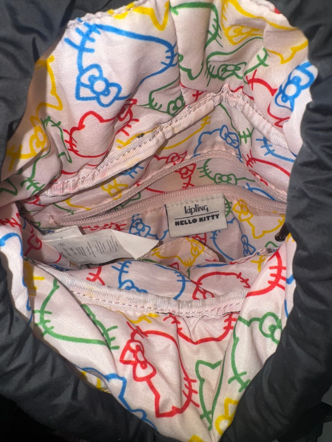 Kipling x Hello Kitty bucket bag 상품이미지5