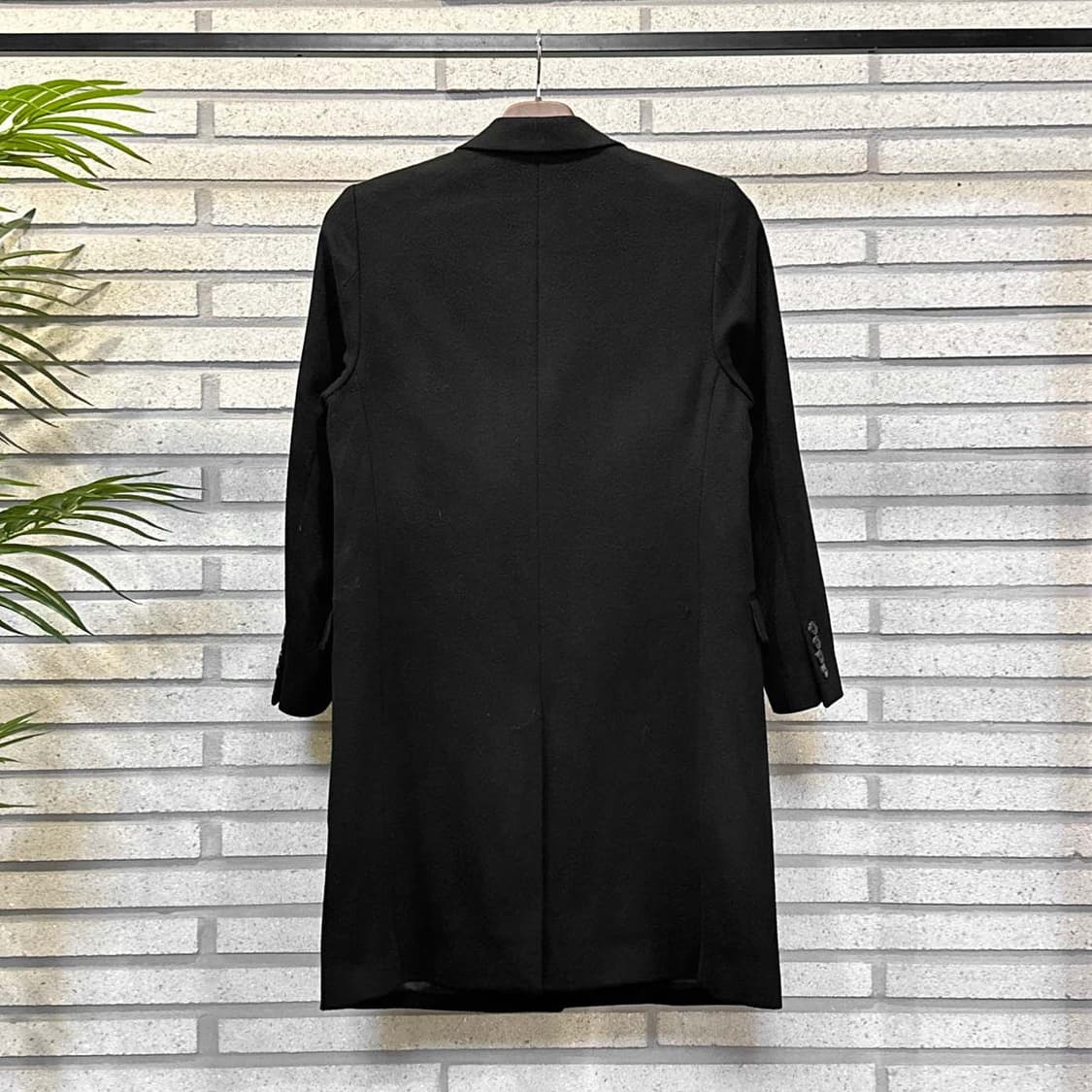 띠어리 싱글 테일러드 하프 코트 쓰리버튼 투포켓 디테일 블랙 상품이미지3