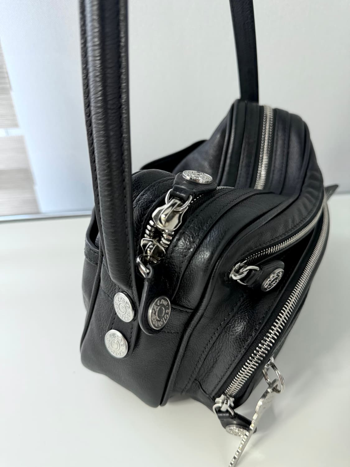 아크네 스튜디오 CAMERO 파티 숄더 백 상품이미지4