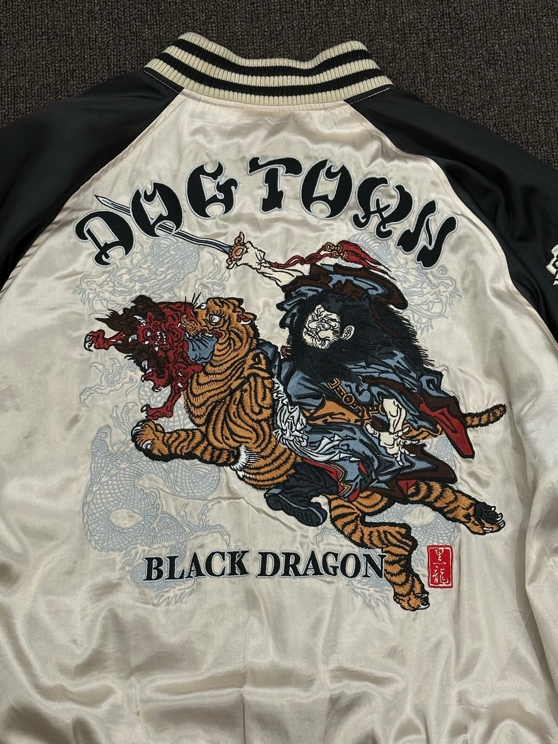 L)도그타운 빈티지 블랙 드래곤 자수 스카쟌 상품이미지10