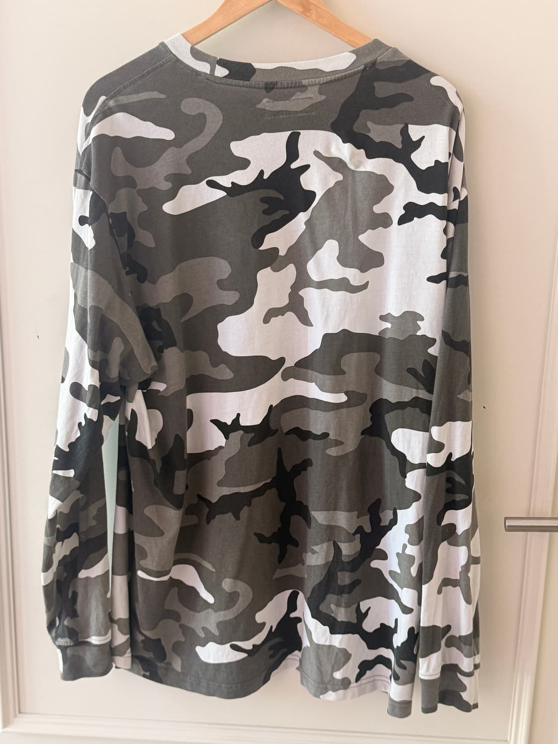 슈프림(SUPREME) 스몰 박스 롱슬리브 티셔츠 스노우 카모 25SS 상품이미지2