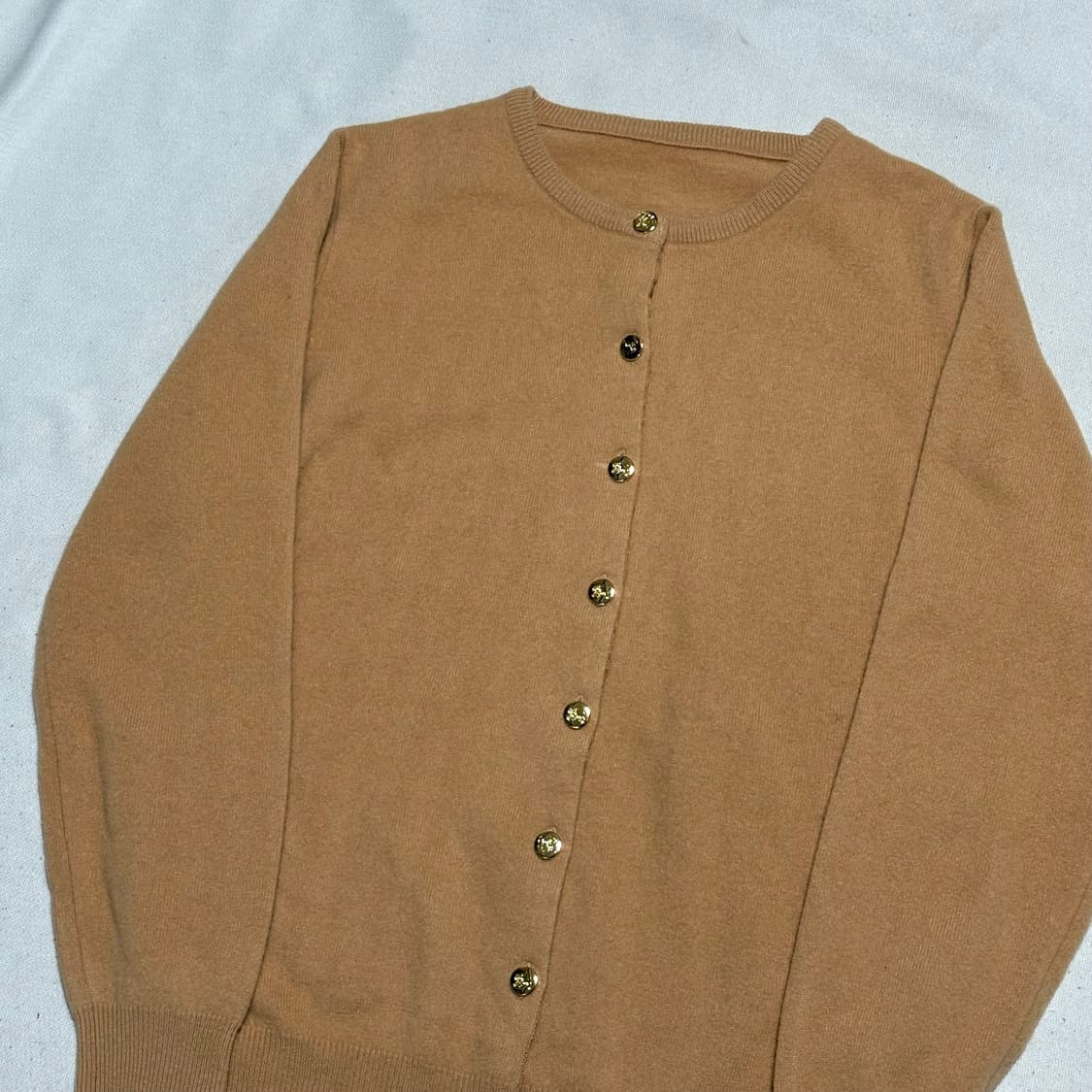 32 버버리 여성용 골드 버튼 라운드넥 울 가디건 상품이미지1