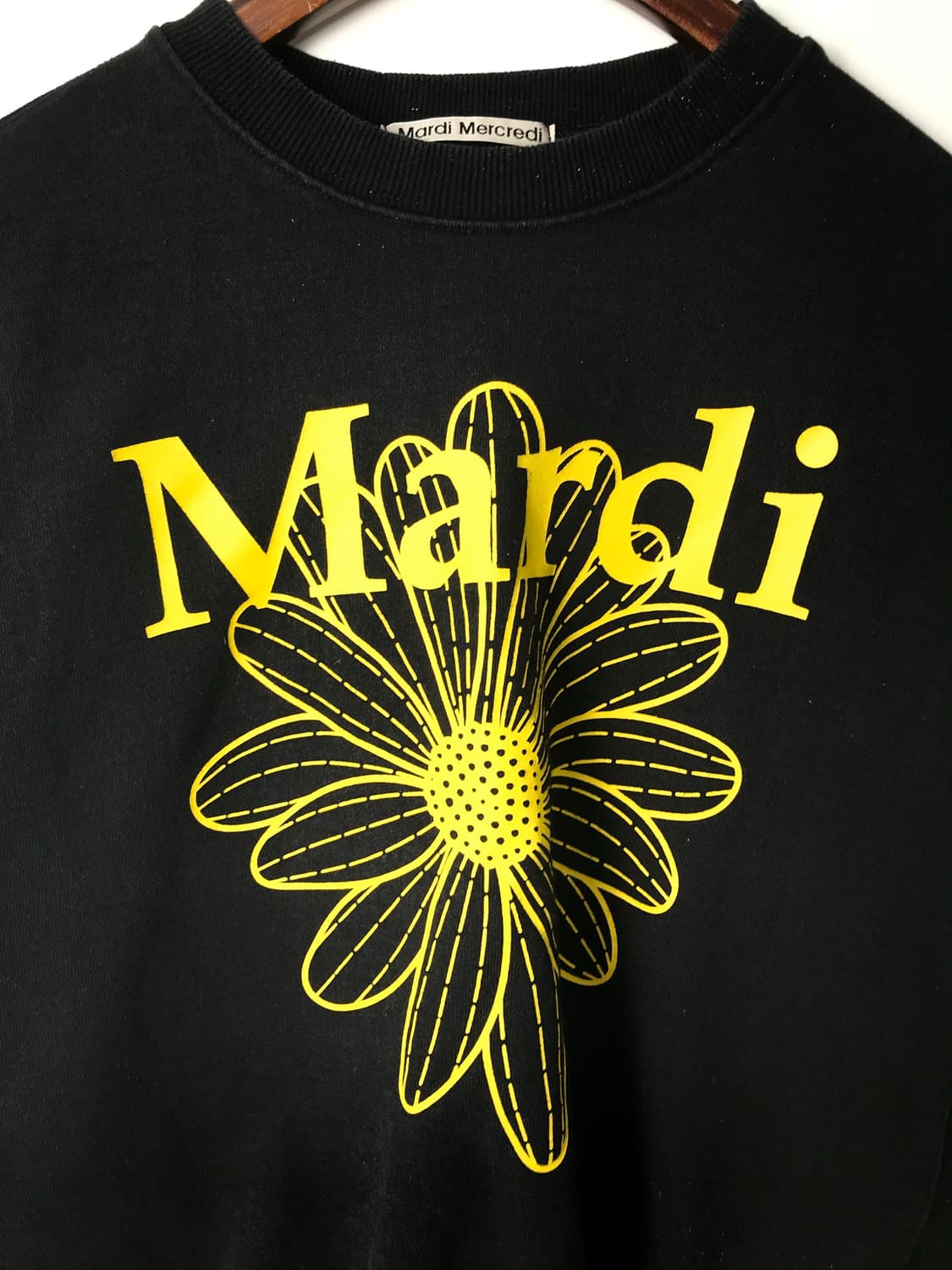 마르디 메크르디 빅로고 블랙 맨투맨 상품이미지3