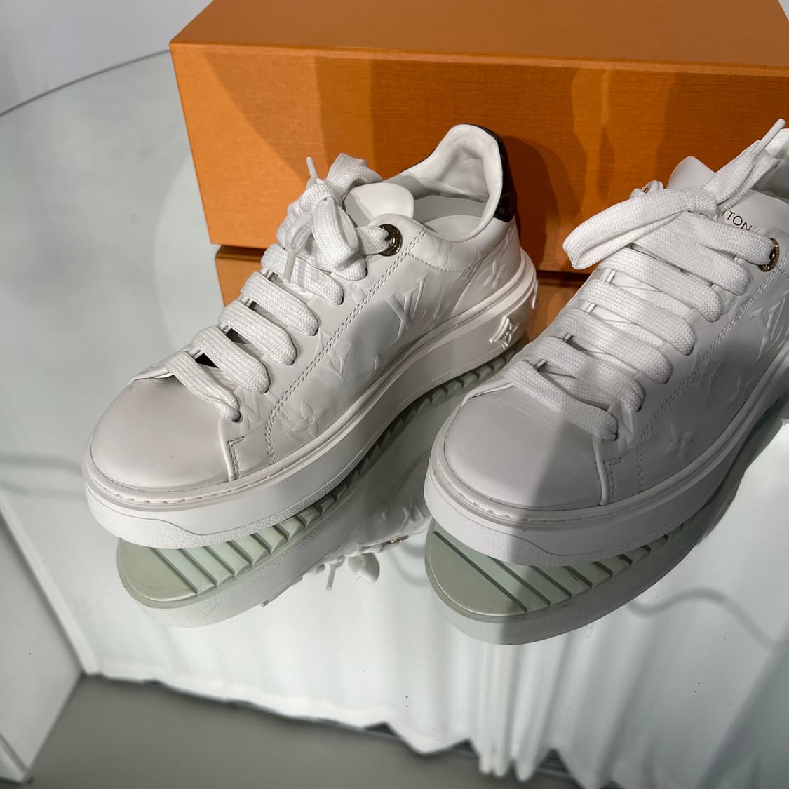 (34) 루이비통 모노그램 타임아웃 스니커즈 상품이미지3