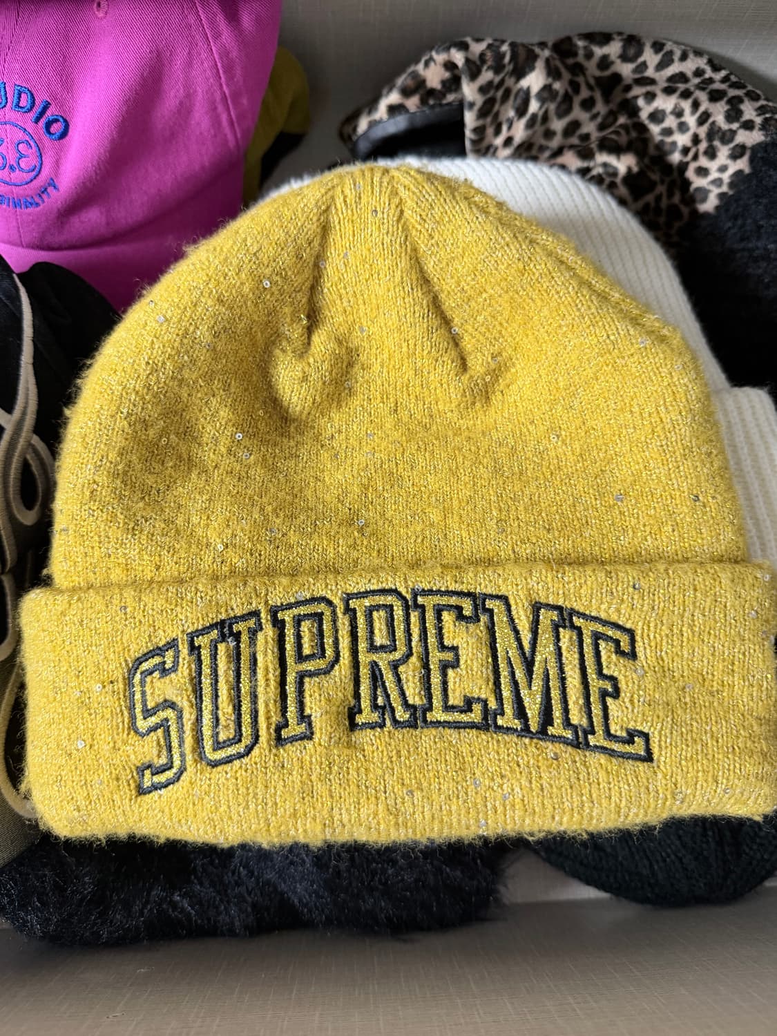 SUPREME BEANIE GOLD 상품이미지1