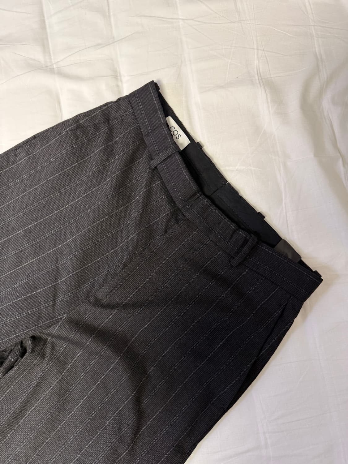 [44] Cos 핀스트라이프 릴렉스드 핏 와이드 레그 트라우저 상품이미지1