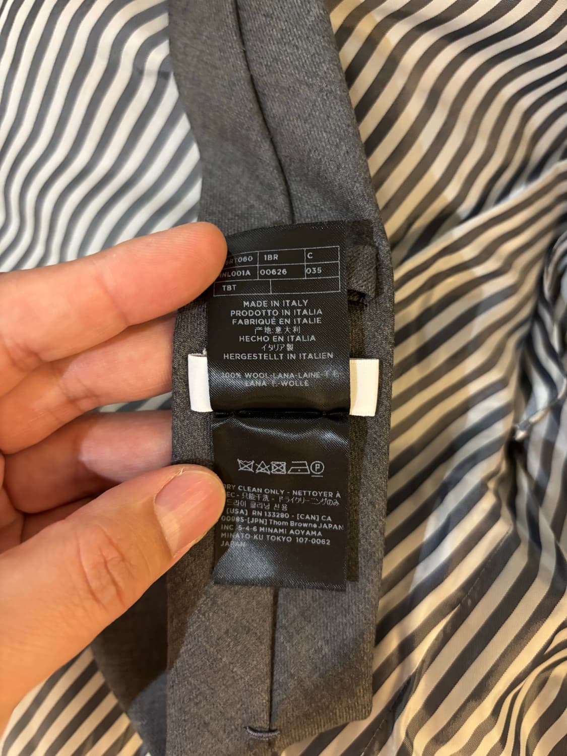 톰브라운 클래식 수트 0 사이즈 팝니다 상품이미지10