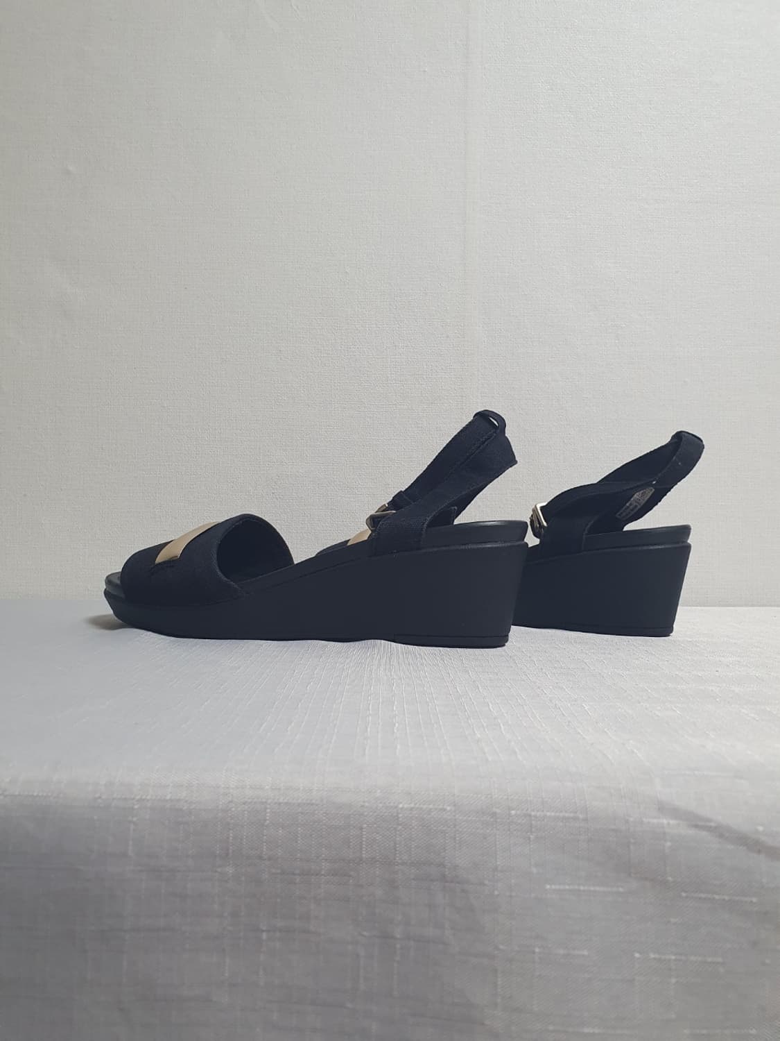 240mm 크록스 레이안 메탈블록 웨지샌들 블랙 상품이미지3