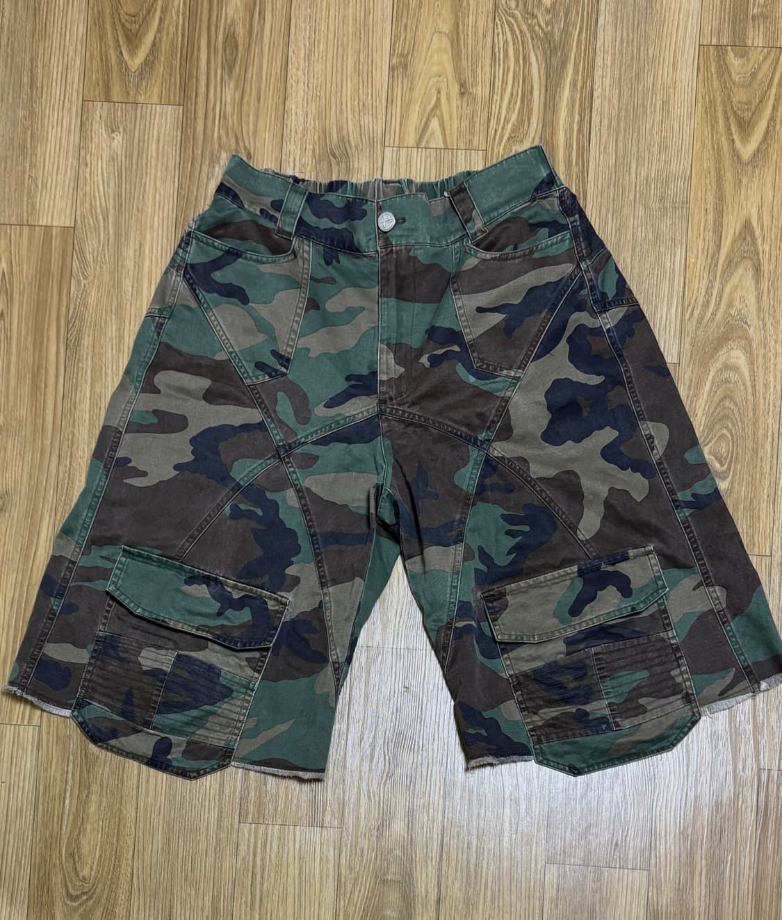 노매뉴얼 CAMOUFLAGE CARGO SHORTS 상품이미지1