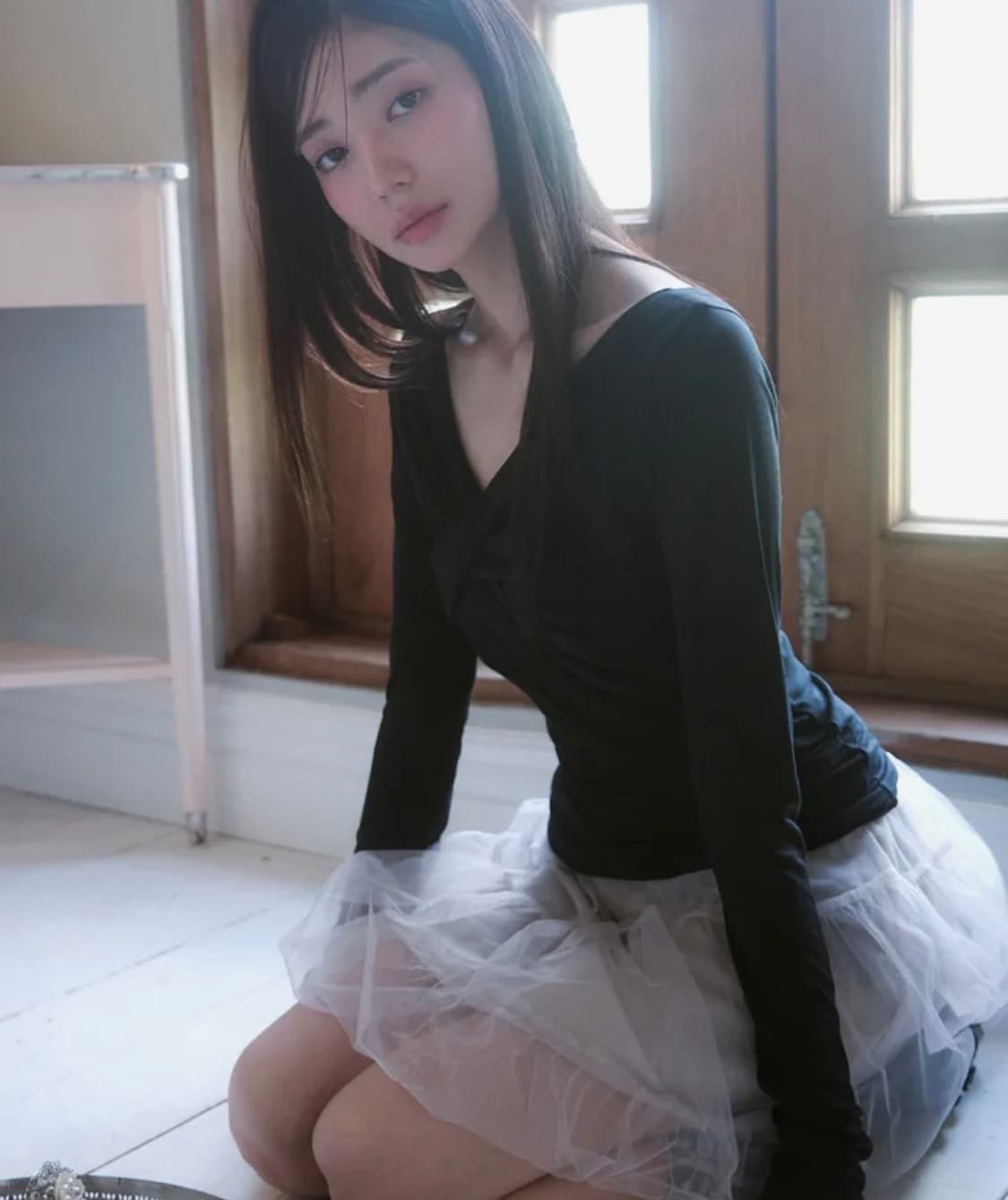 레이즈미야 아오이 리본 발레 셔링 티 [BLACK] 상품이미지1