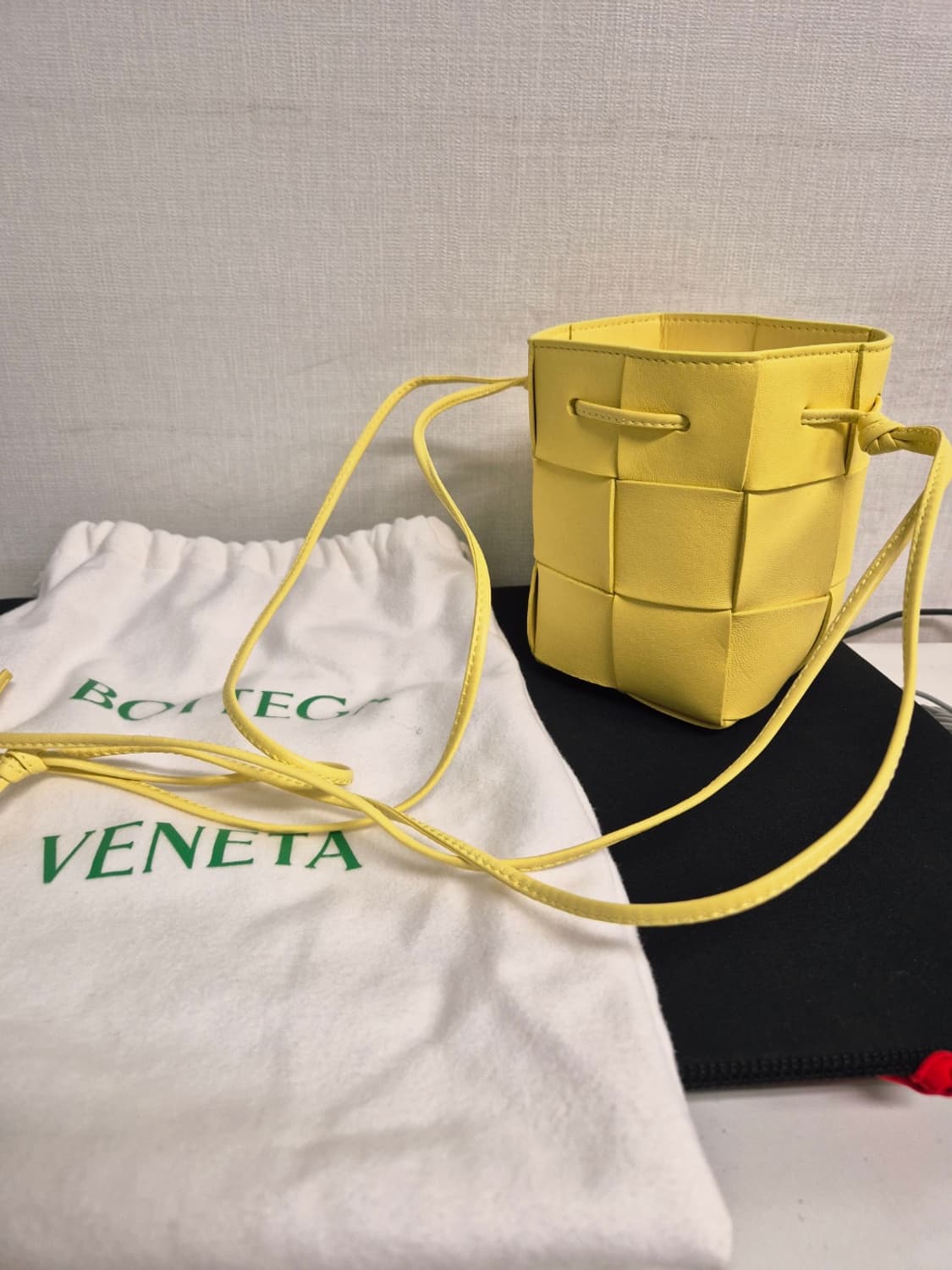 (새상품급)보테가베네타 카세트 버킷백 상품이미지1