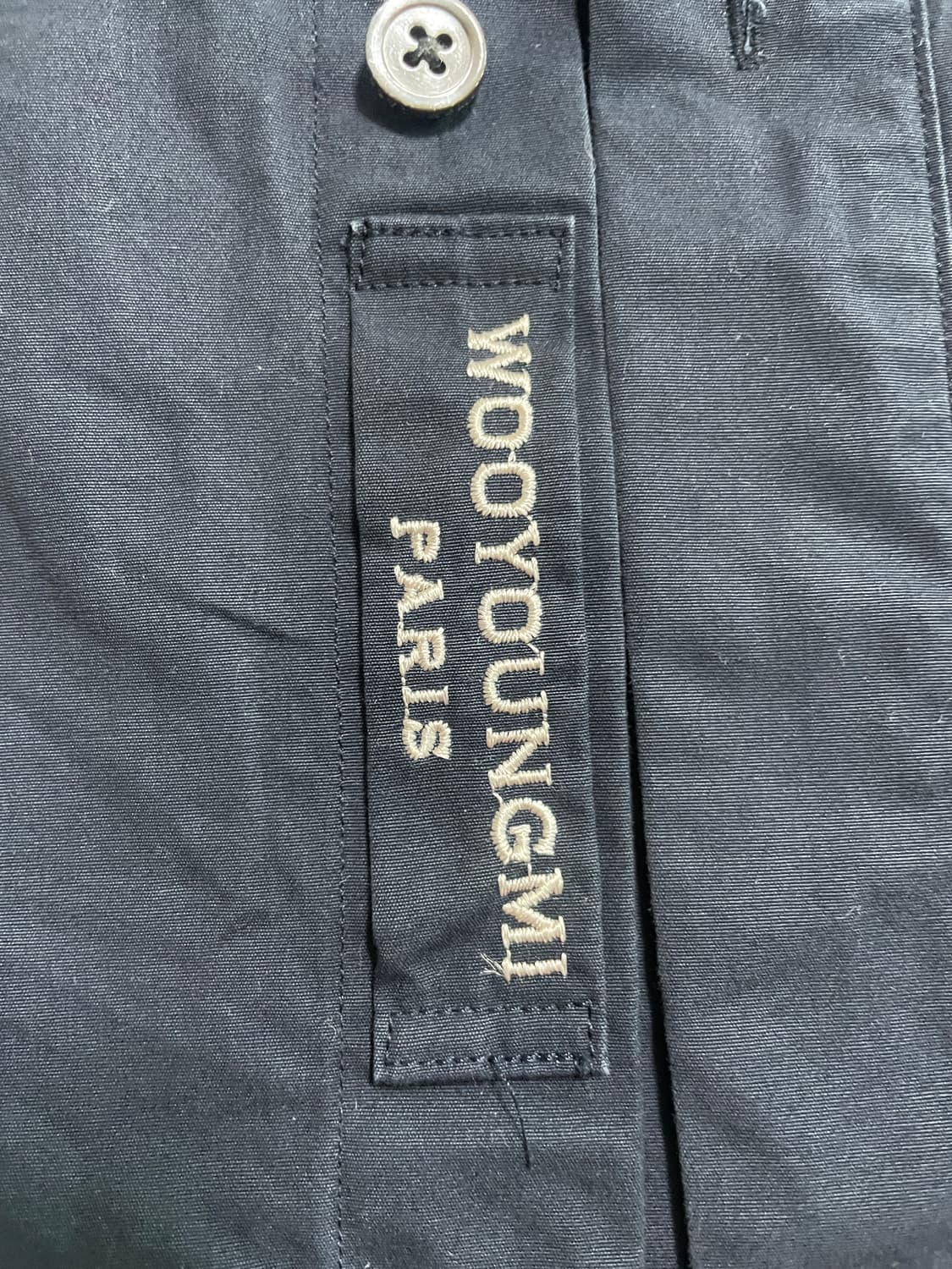 우영미 24FW 코튼 백로고 셔츠 상품이미지5