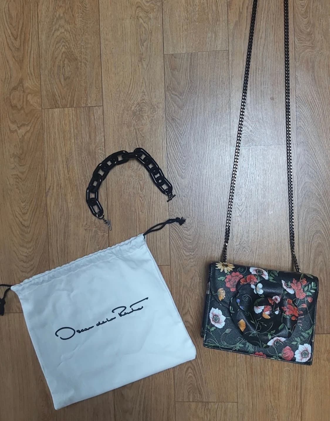 오스카 드 라 렌타 플라워 아플리케 가죽 숄더백 상품이미지6