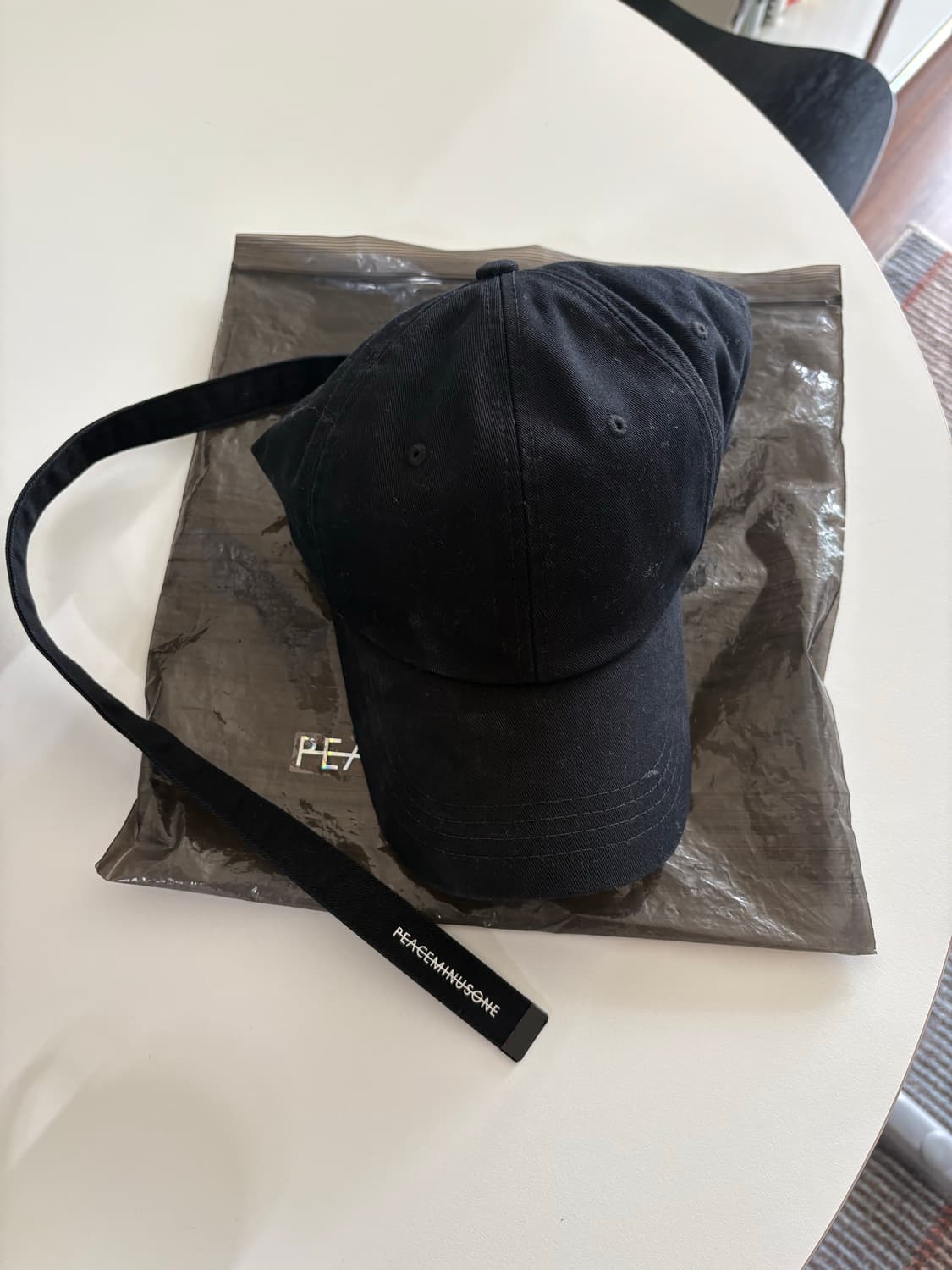 피스마이너스원 초판 롱스트랩 볼캡 상품이미지3
