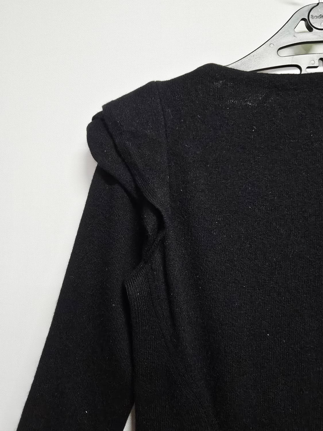 마인 블랙 브이넥 니트 양모앙고라혼방 상품이미지6