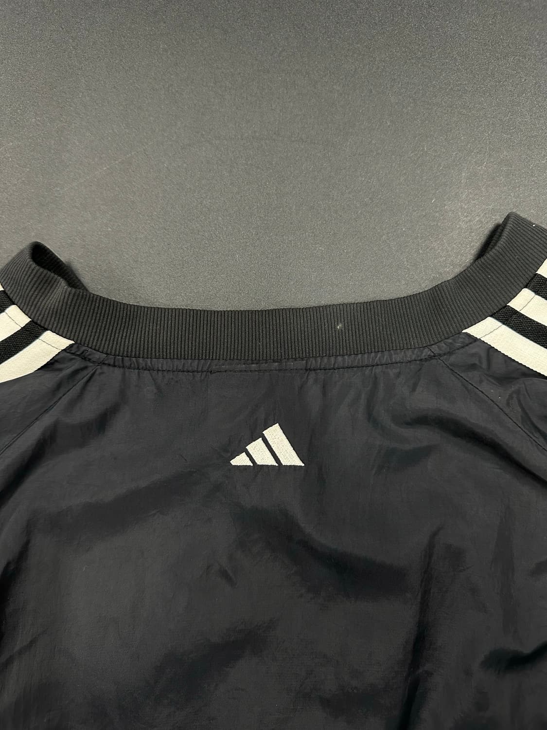 아디다스 블랙 컬러 웜업 브이넥 바람막이 긴팔티 상품이미지8