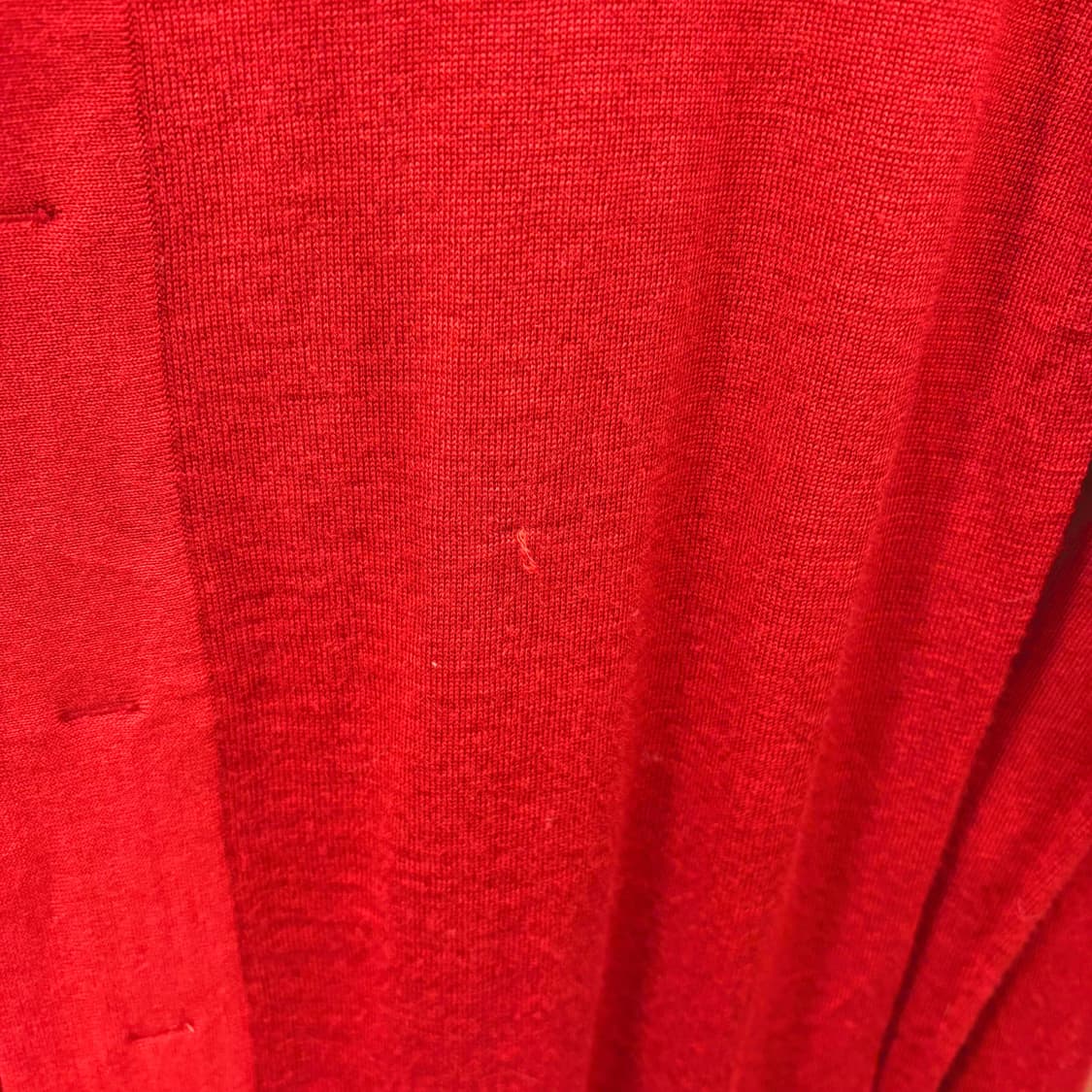 도나카란 뉴욕 긴팔 울 니트 셔츠 카라 히든 버튼 플라켓 디테일 레드 상품이미지10