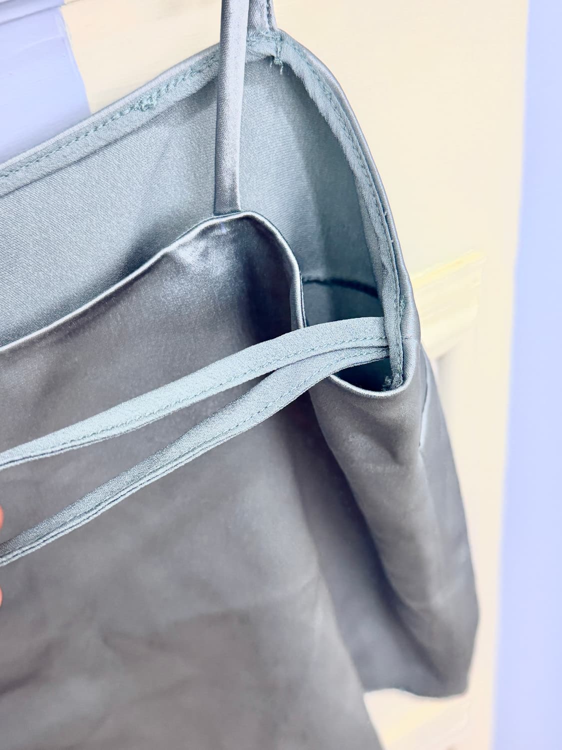 미우미우 23FW 새틴 로고 캐미솔 & 스커트 셋업 상품이미지8