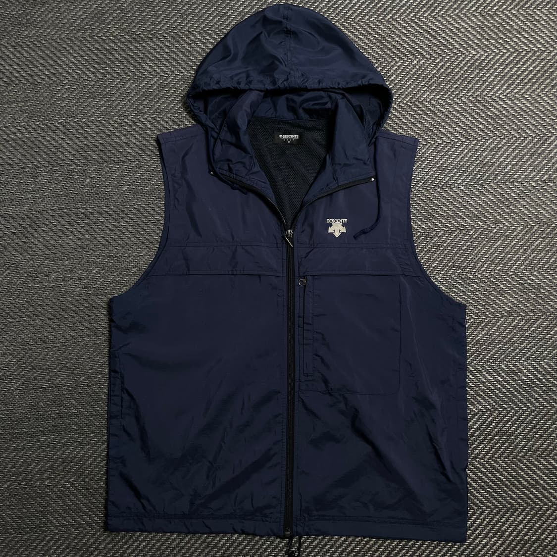 데상트 포켓 테크니컬 후드 베스트y 5339 상품이미지2