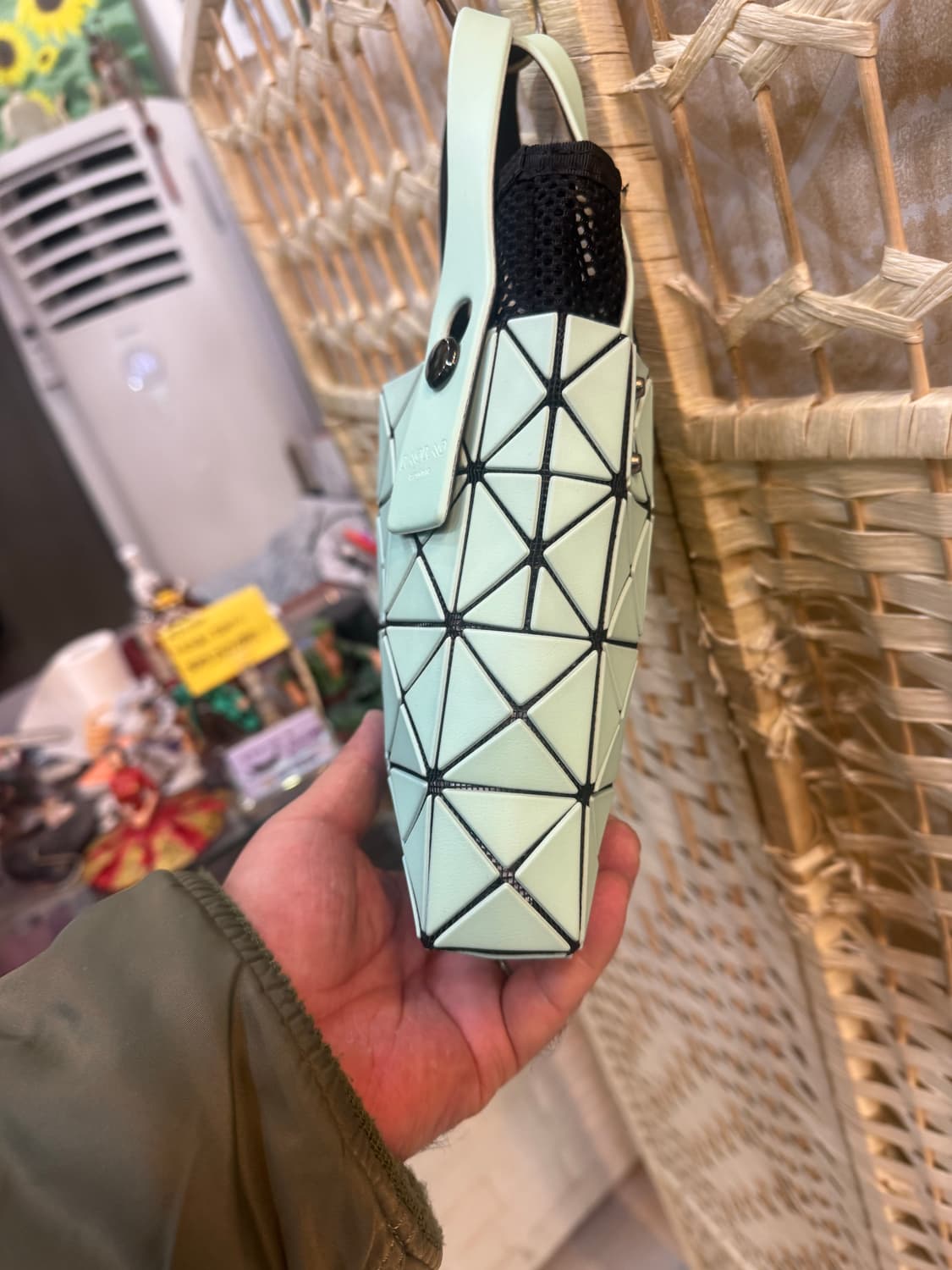 정품 바오바오 트랙 미니 토트백 팝니다 상품이미지3