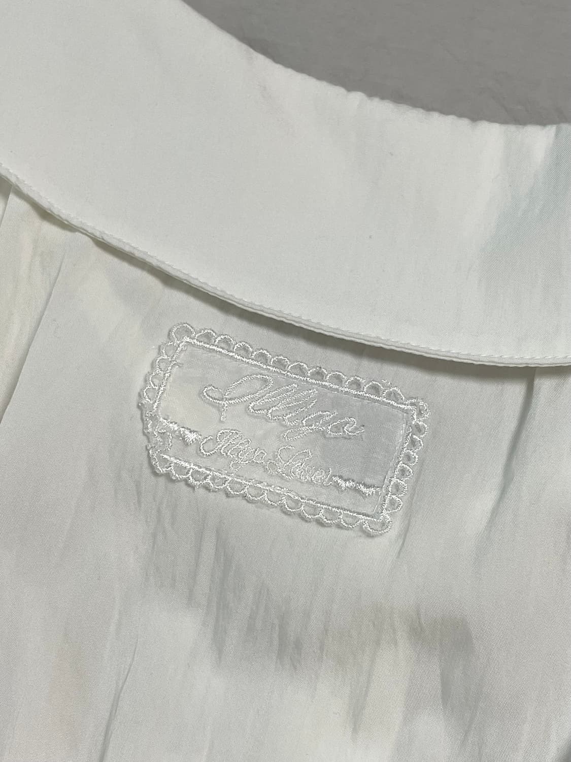 일리고 포밍 리본 퍼프 블라우스 화이트 상품이미지9