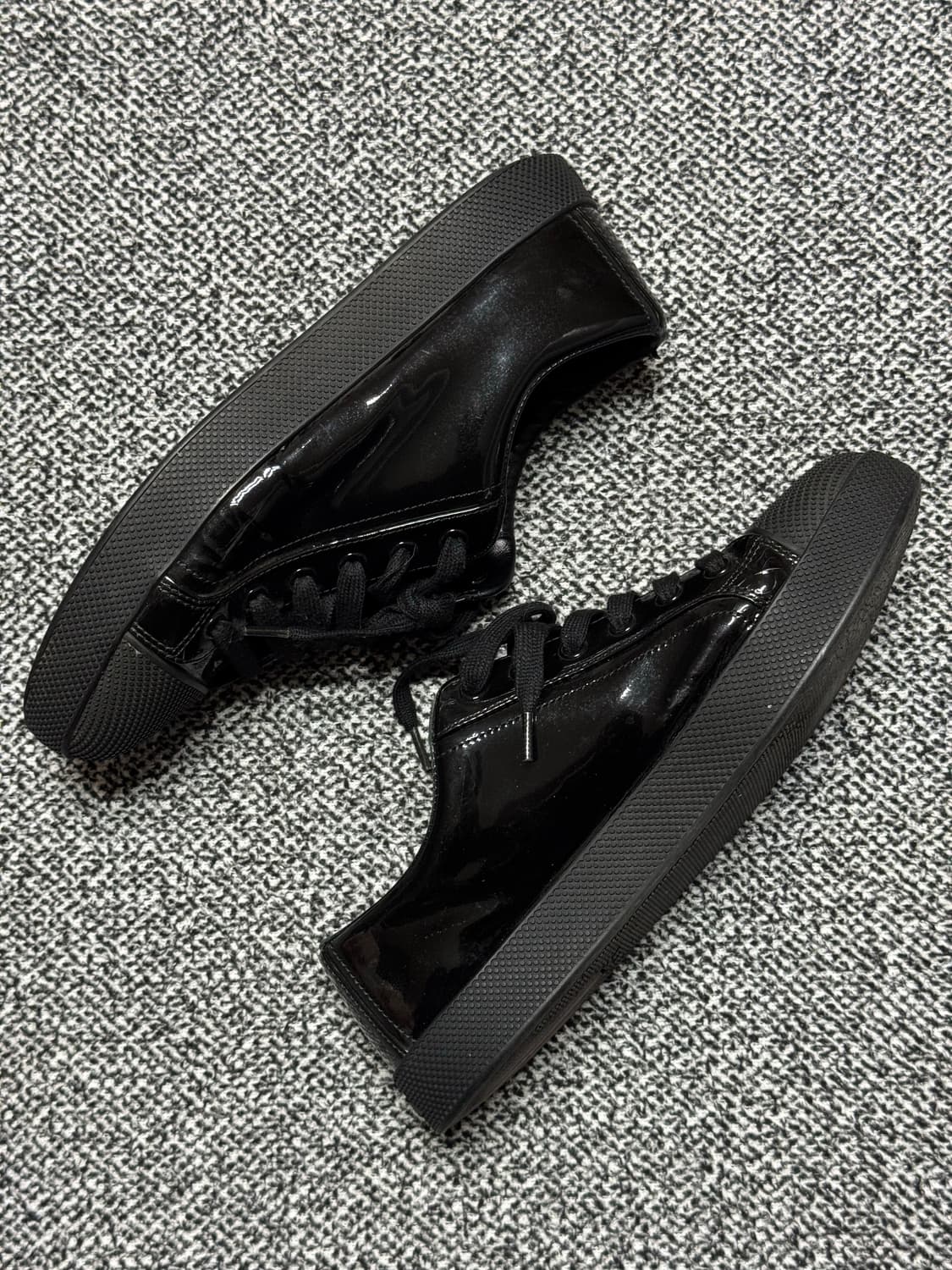 프라다 블랙 스니커즈 상품이미지2