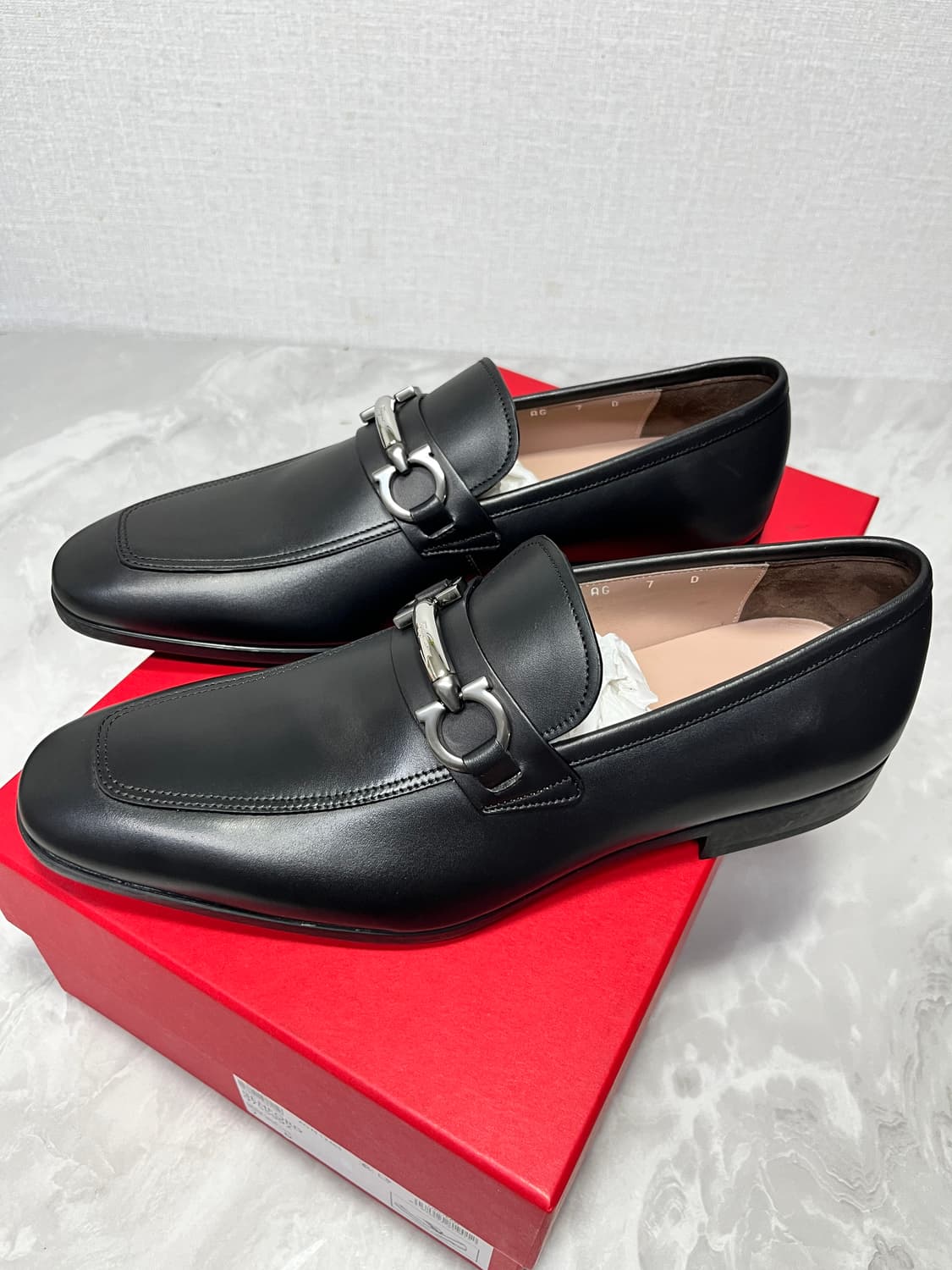 새상품)페라가모 남성 간치니 로퍼 블랙 7D (260추천) 상품이미지2