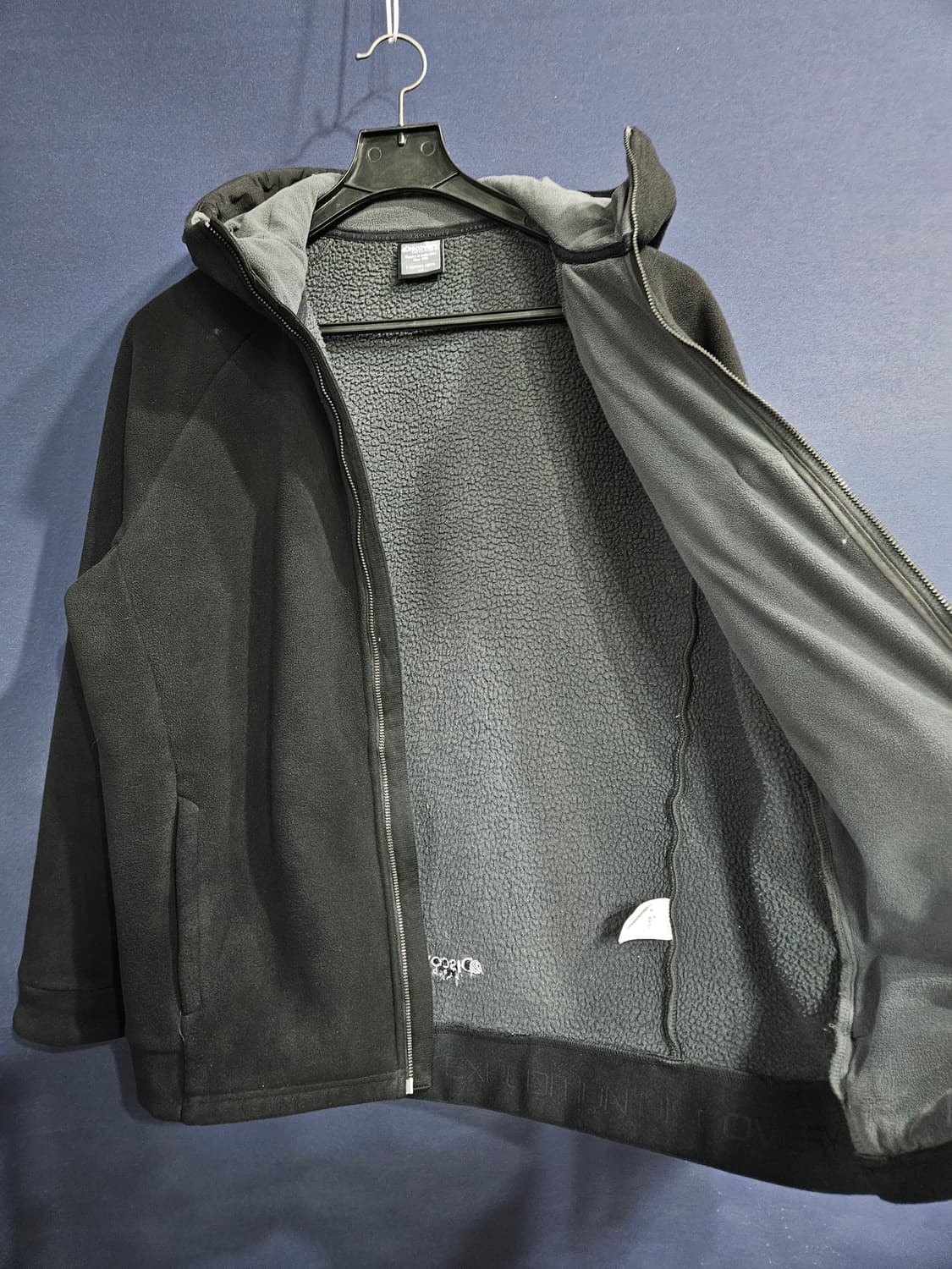 디스커버리 블랙컬러 남성 110 후리스 후드집업 자켓  상품이미지8