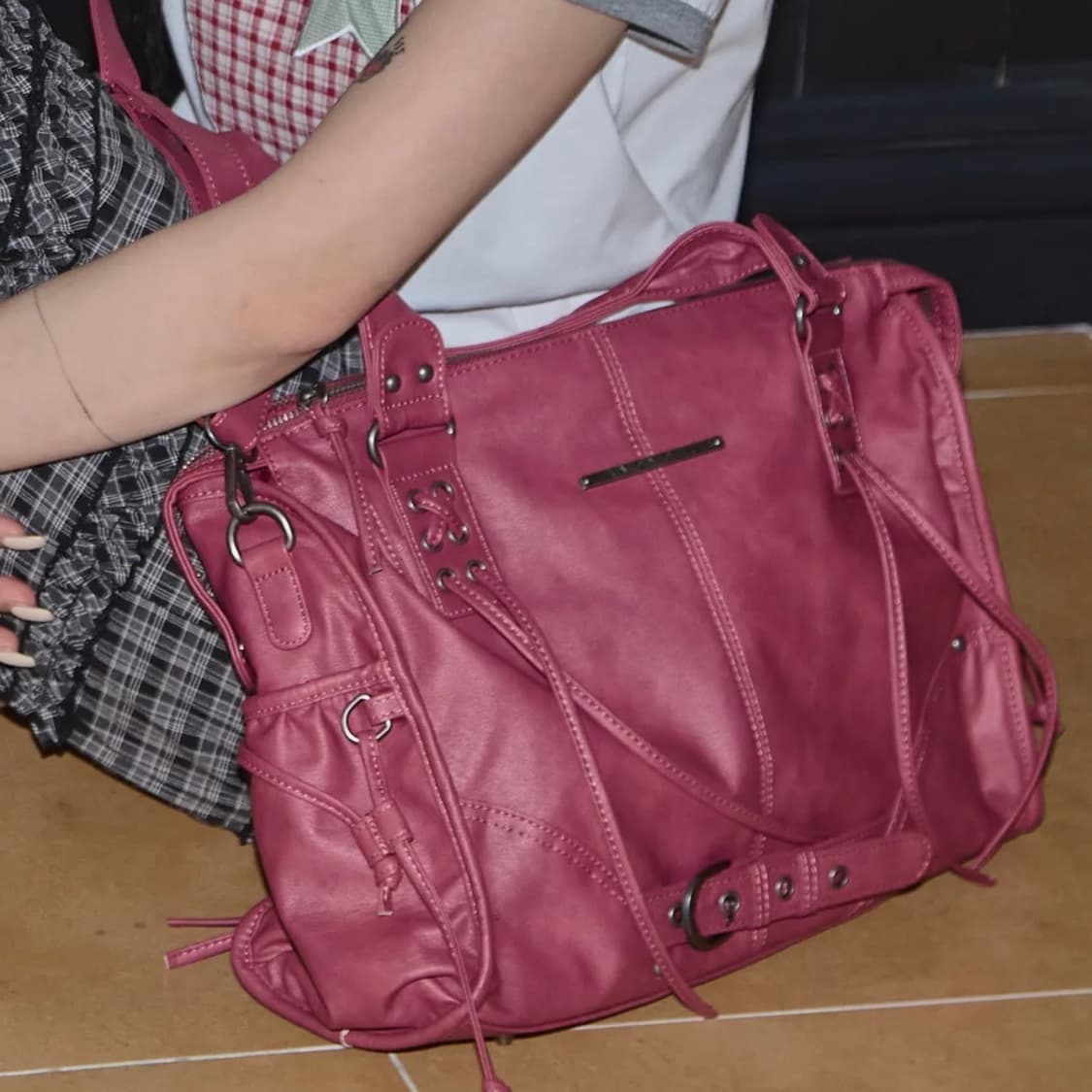 팬시클럽 벨티드 워싱 레더백 숄더백 체리레드 상품이미지2