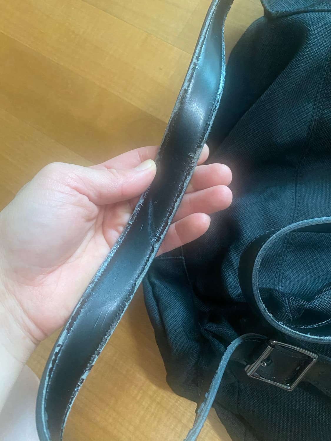 닥터마틴 백팩 판매합니다. 상품이미지3