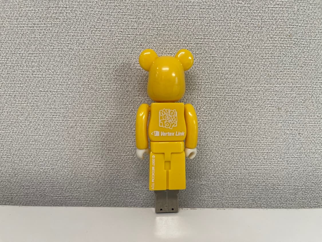 베어브릭 100% USB 메모리 옐로우 상품이미지2