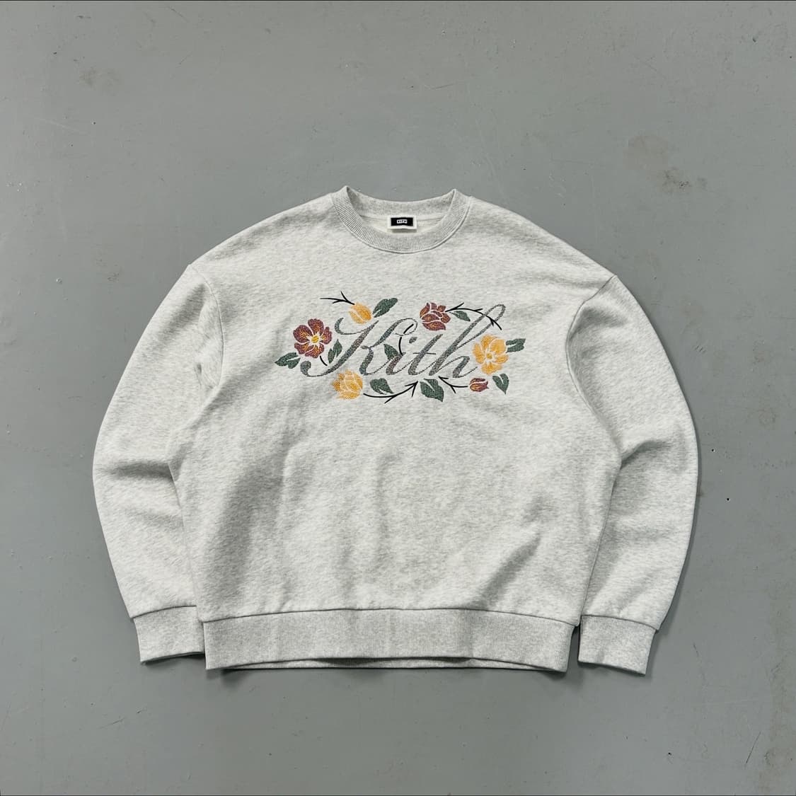 키스 24AW 플로랄 스크립 넬슨 크루넥 상품이미지1