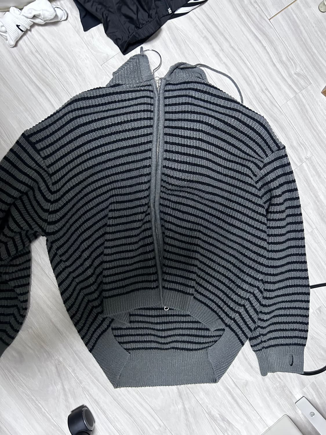 줄무늬 니트 집업 상품이미지1