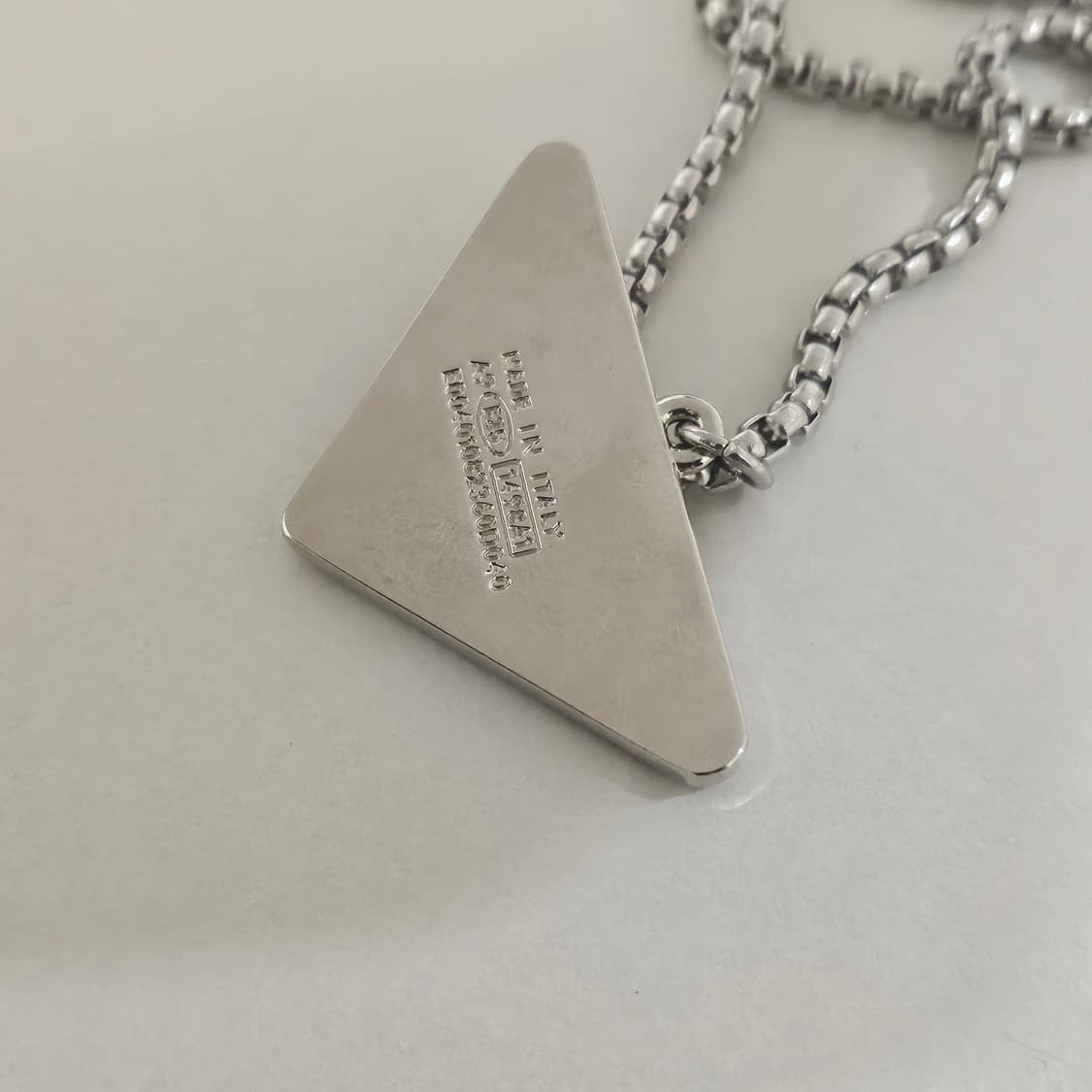 프라다 트라이앵글 남자써지컬 목걸이 빈티지 업사이클링 상품이미지3