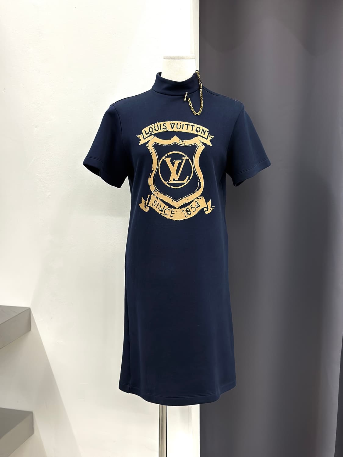 루이비통 LV 크레스트 티셔츠 드레스 상품이미지1