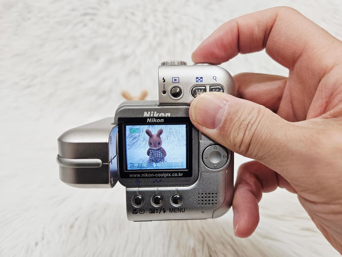 [B급] 니콘 Coolpix SQ 회전형 빈티지 디카, 디지털카메라 판매 상품이미지5