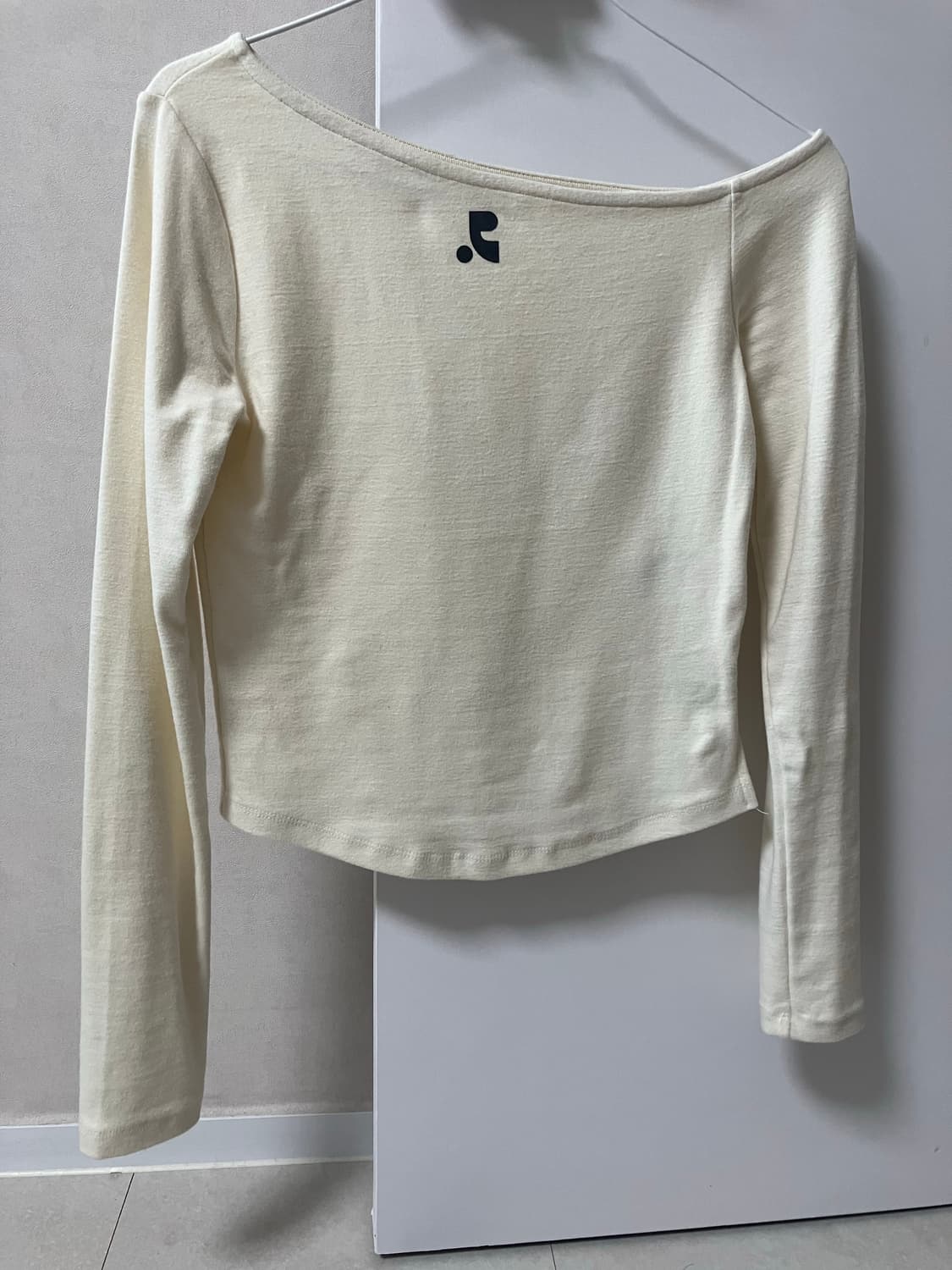 레스트앤레크레이션 오프숄더 티셔츠 상품이미지3