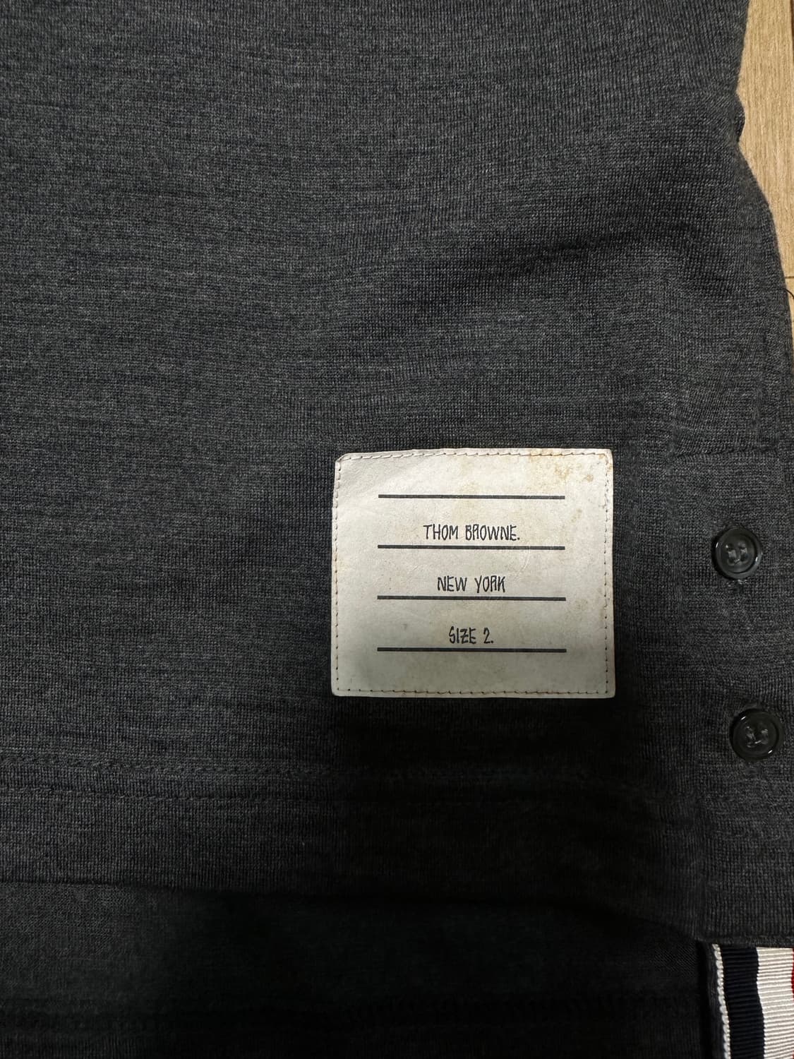 톰브라운 반팔 카라티 다크 그레이 Size 2 상품이미지3