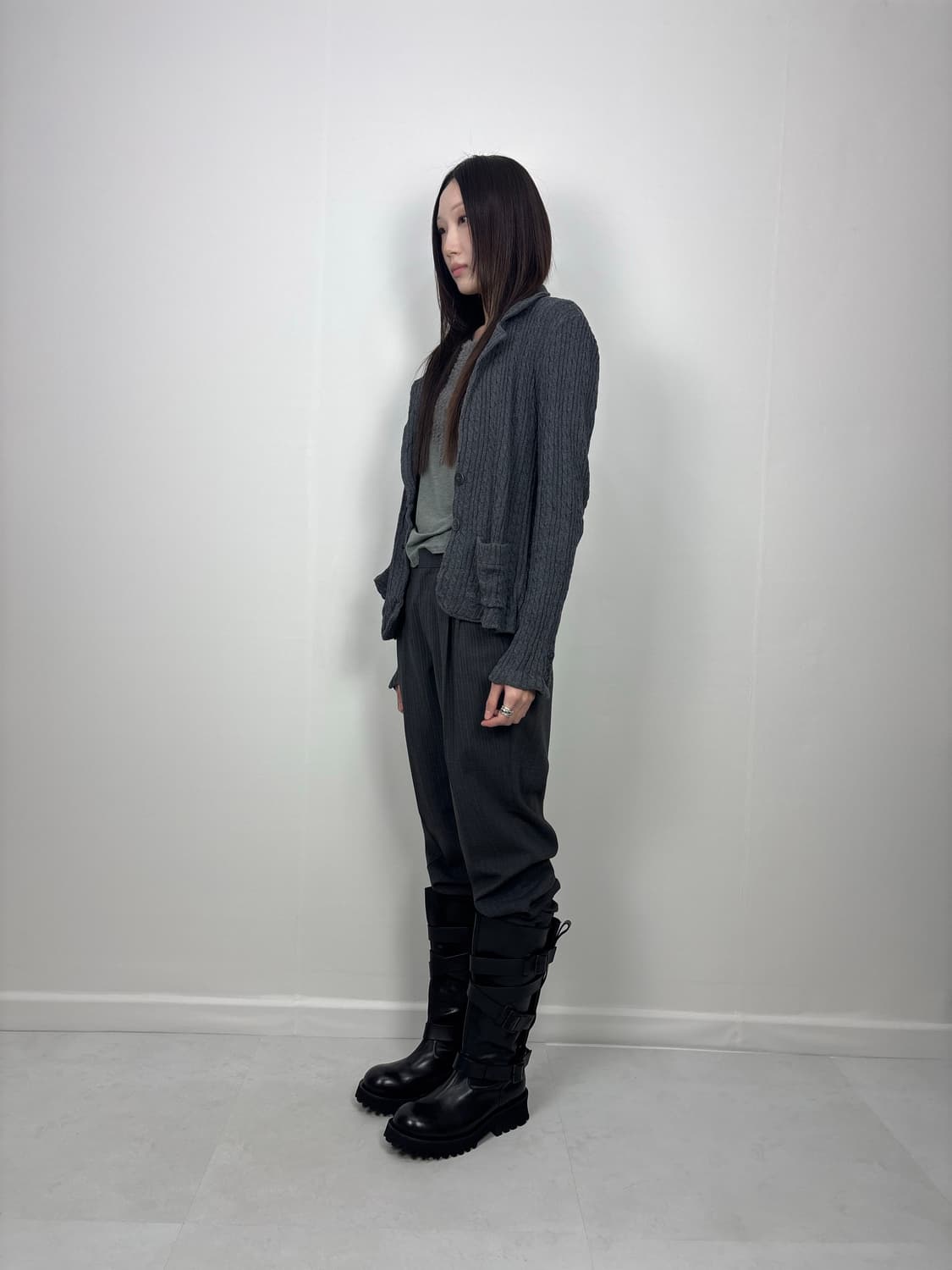 CHARCOAL STRIPE LOW SLACKS 상품이미지4