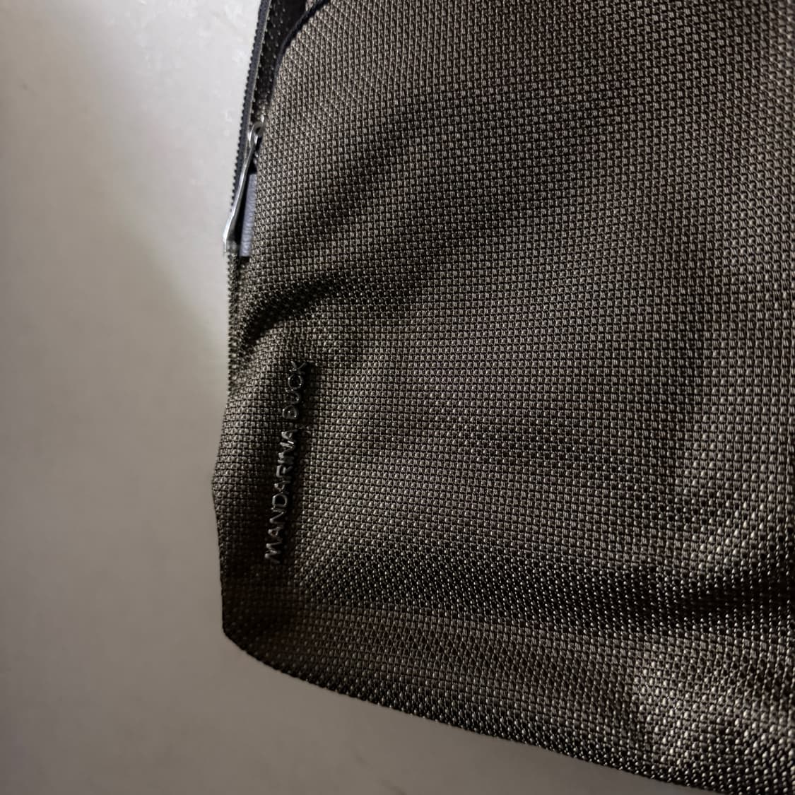 만다리나덕 남성 브리프케이스 토트&크로스 상품이미지5