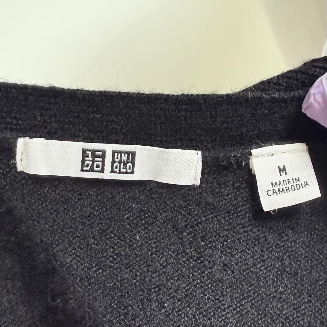 [캐시미어 100%] 유니클로 블랙 브이넥 니트 M 상품이미지5